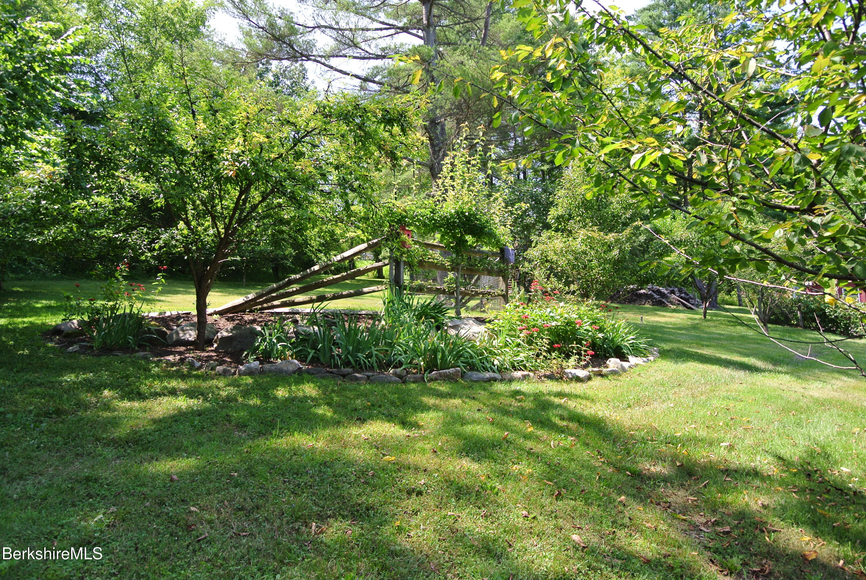 7 Abbey Hill Dr