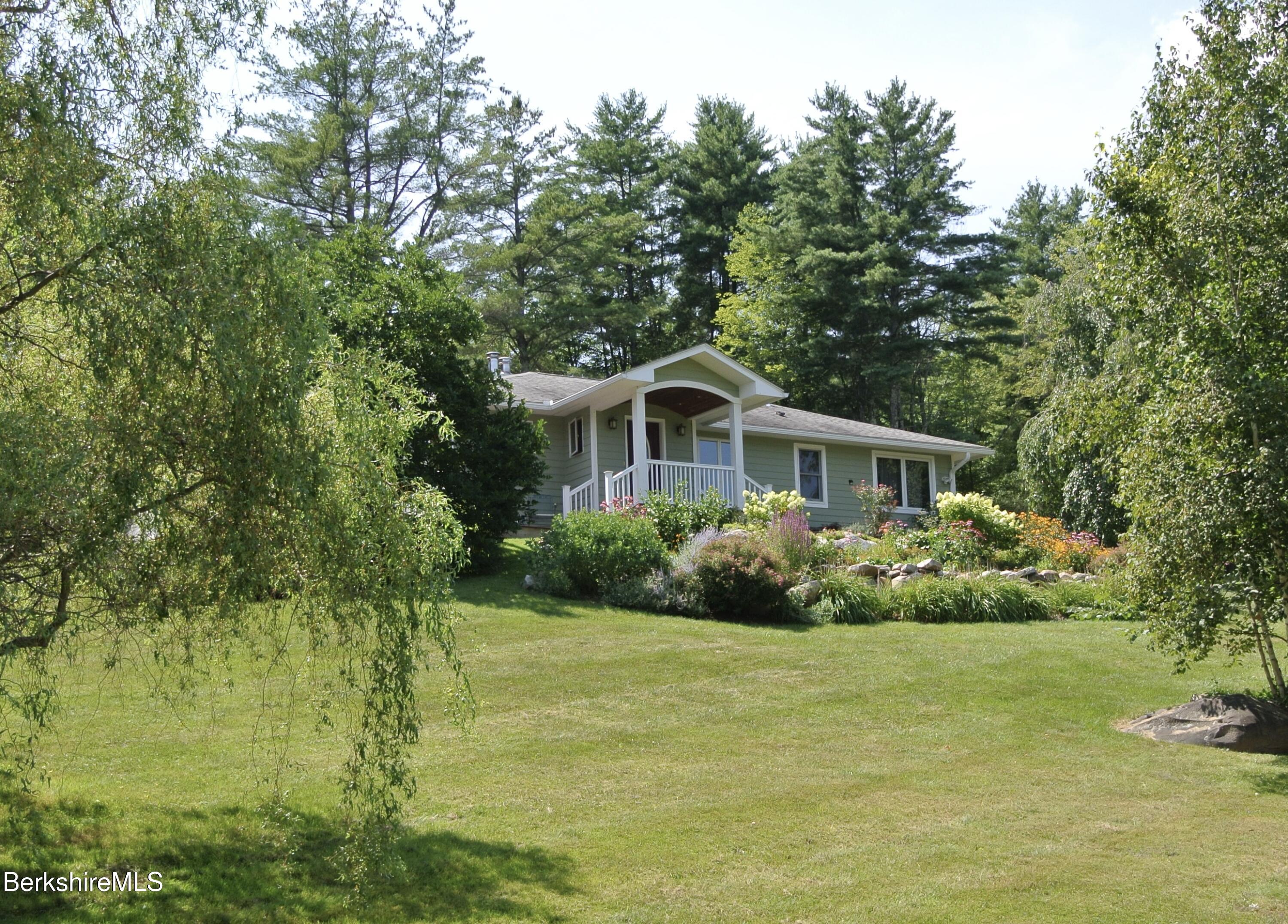 7 Abbey Hill Dr