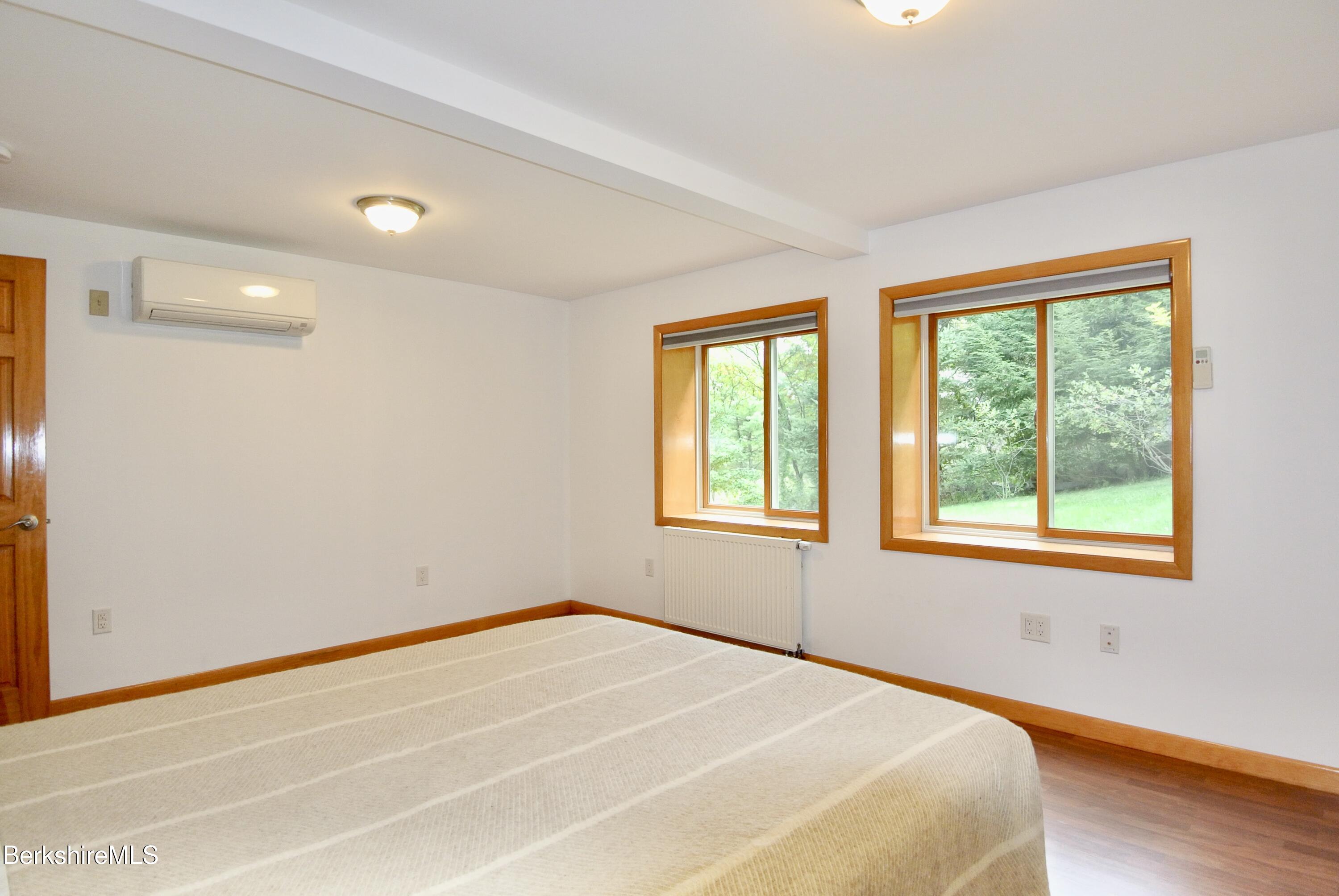 7 Abbey Hill Dr