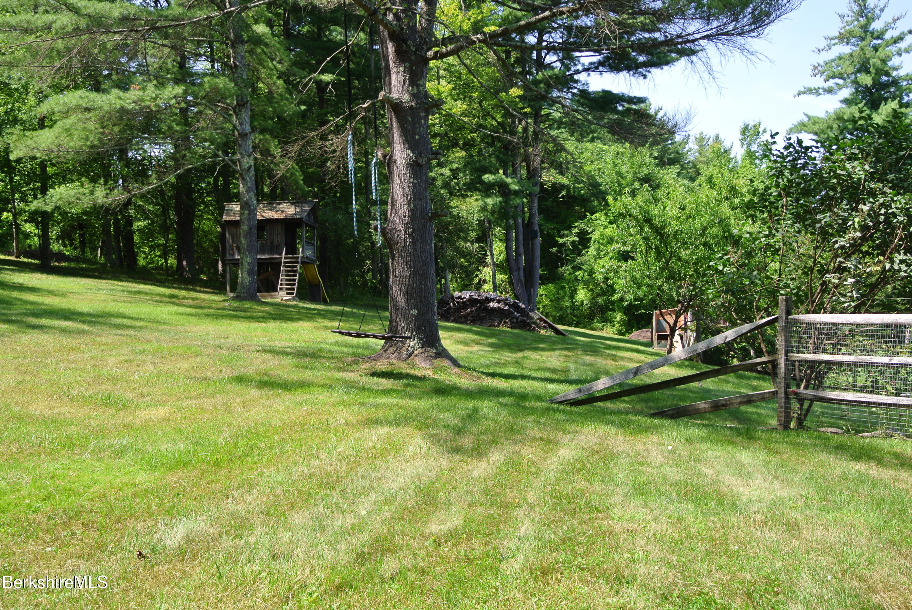 7 Abbey Hill Dr