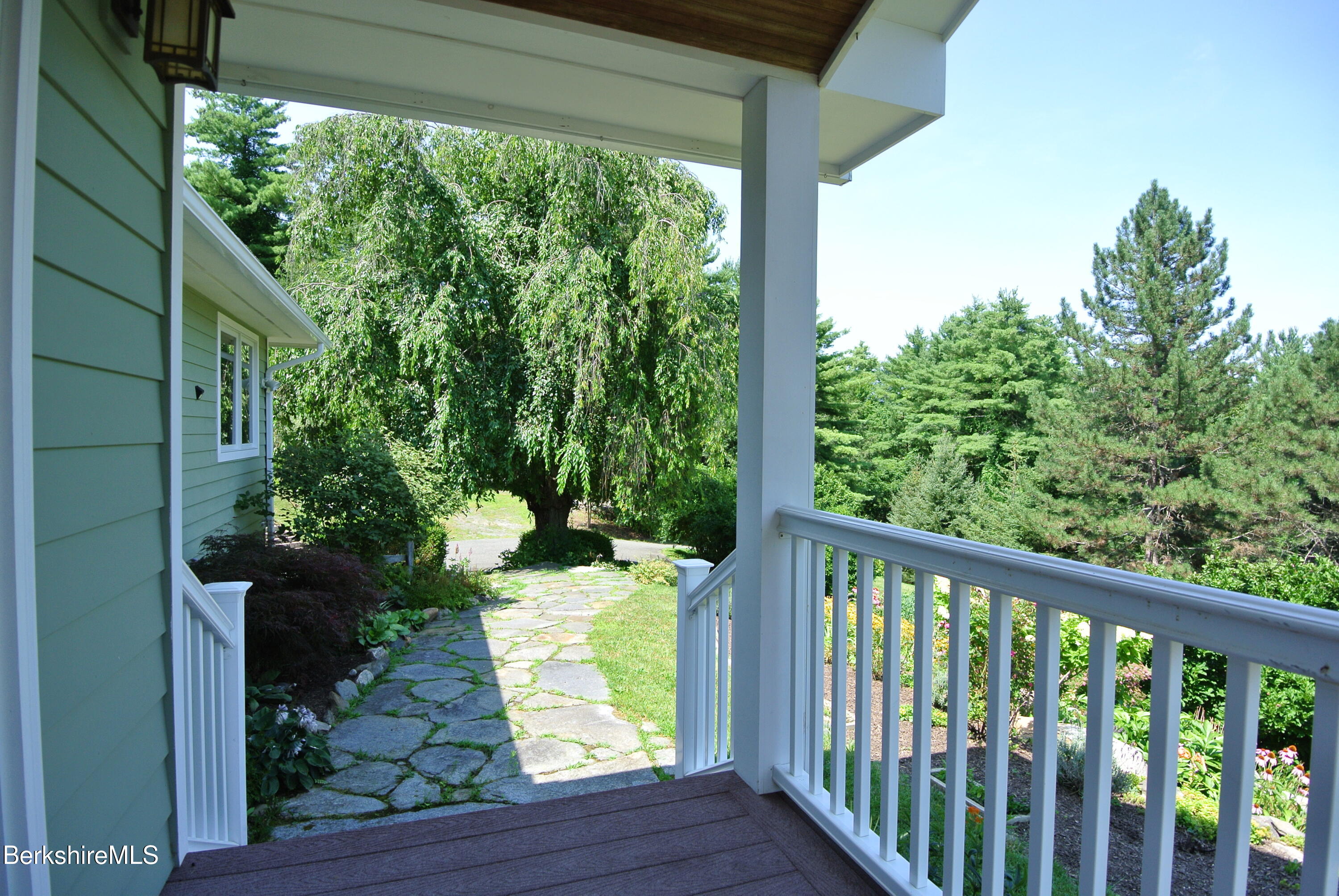 7 Abbey Hill Dr