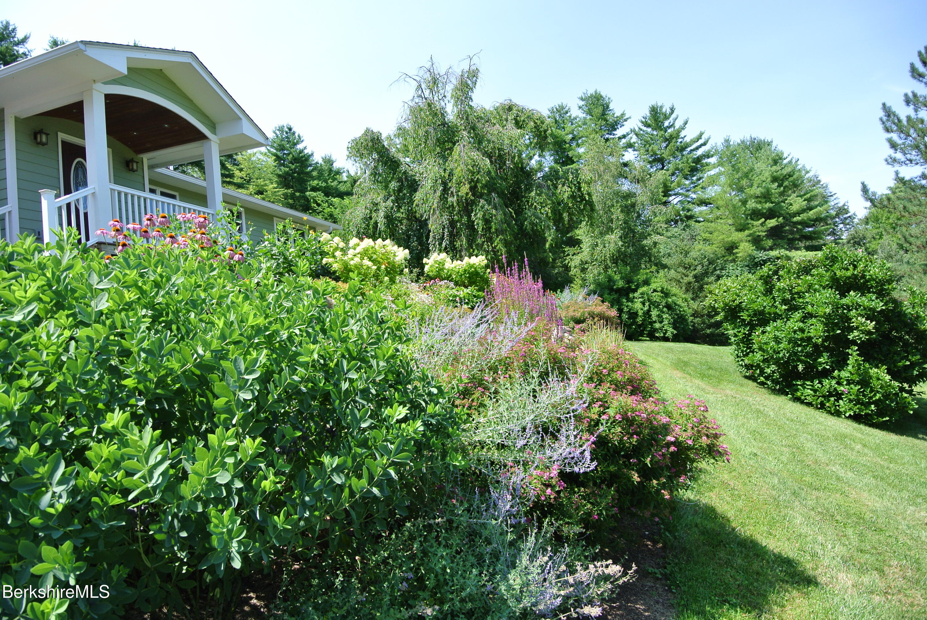7 Abbey Hill Dr