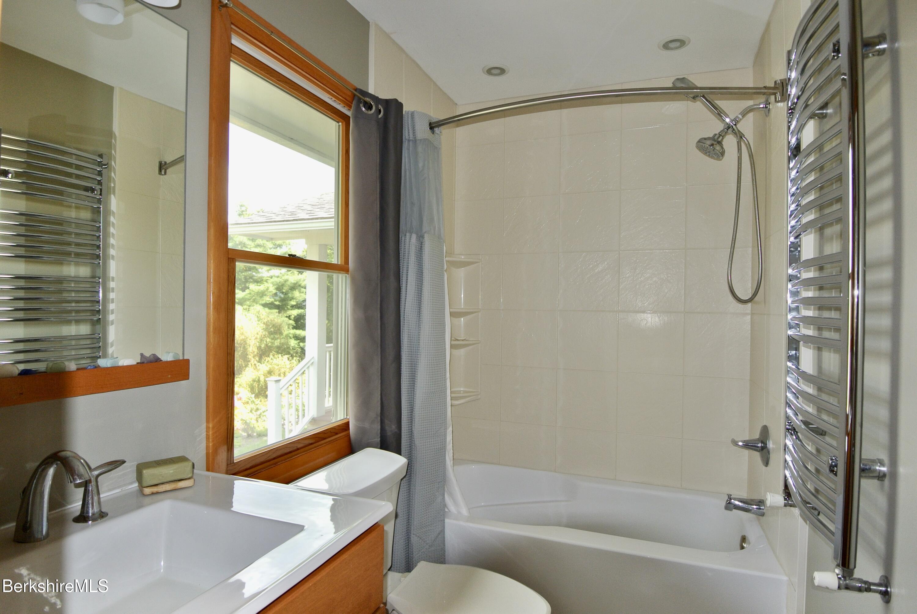 7 Abbey Hill Dr