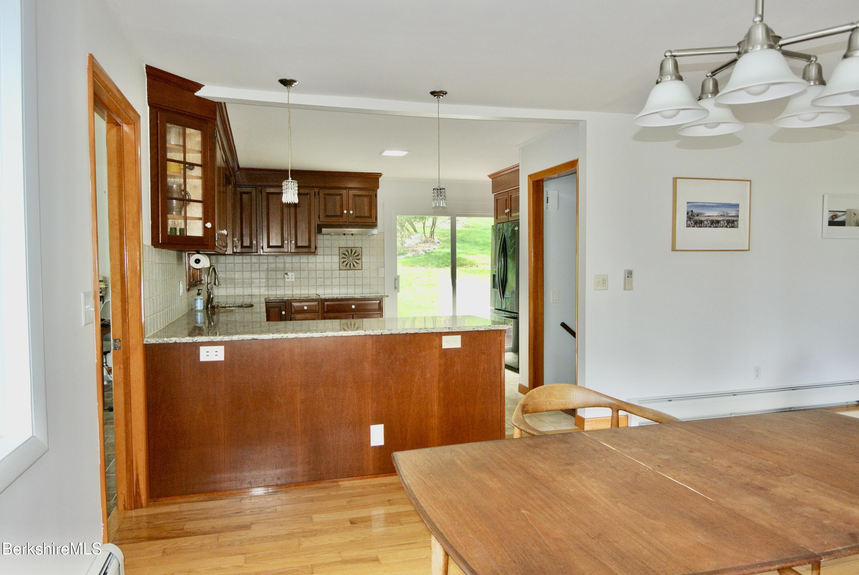 7 Abbey Hill Dr