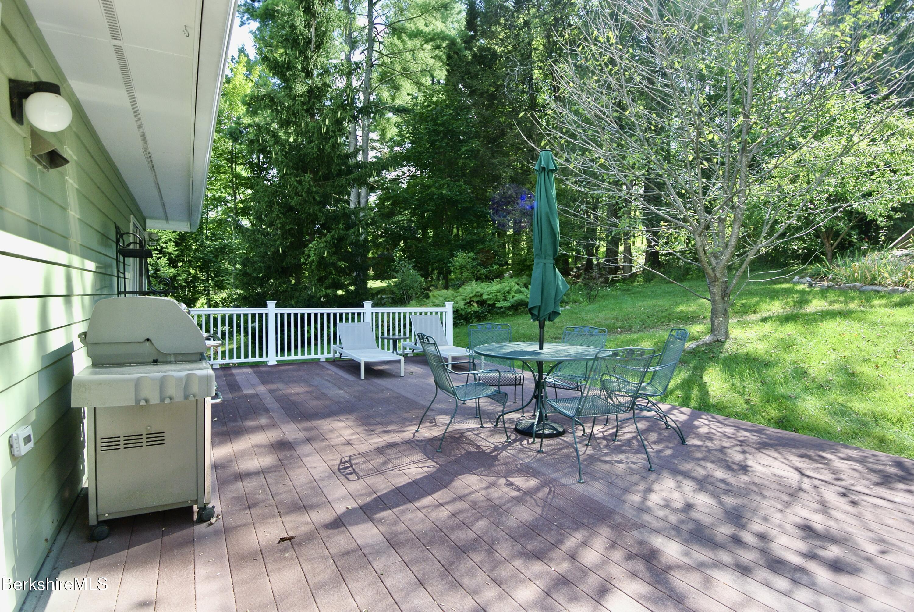 7 Abbey Hill Dr