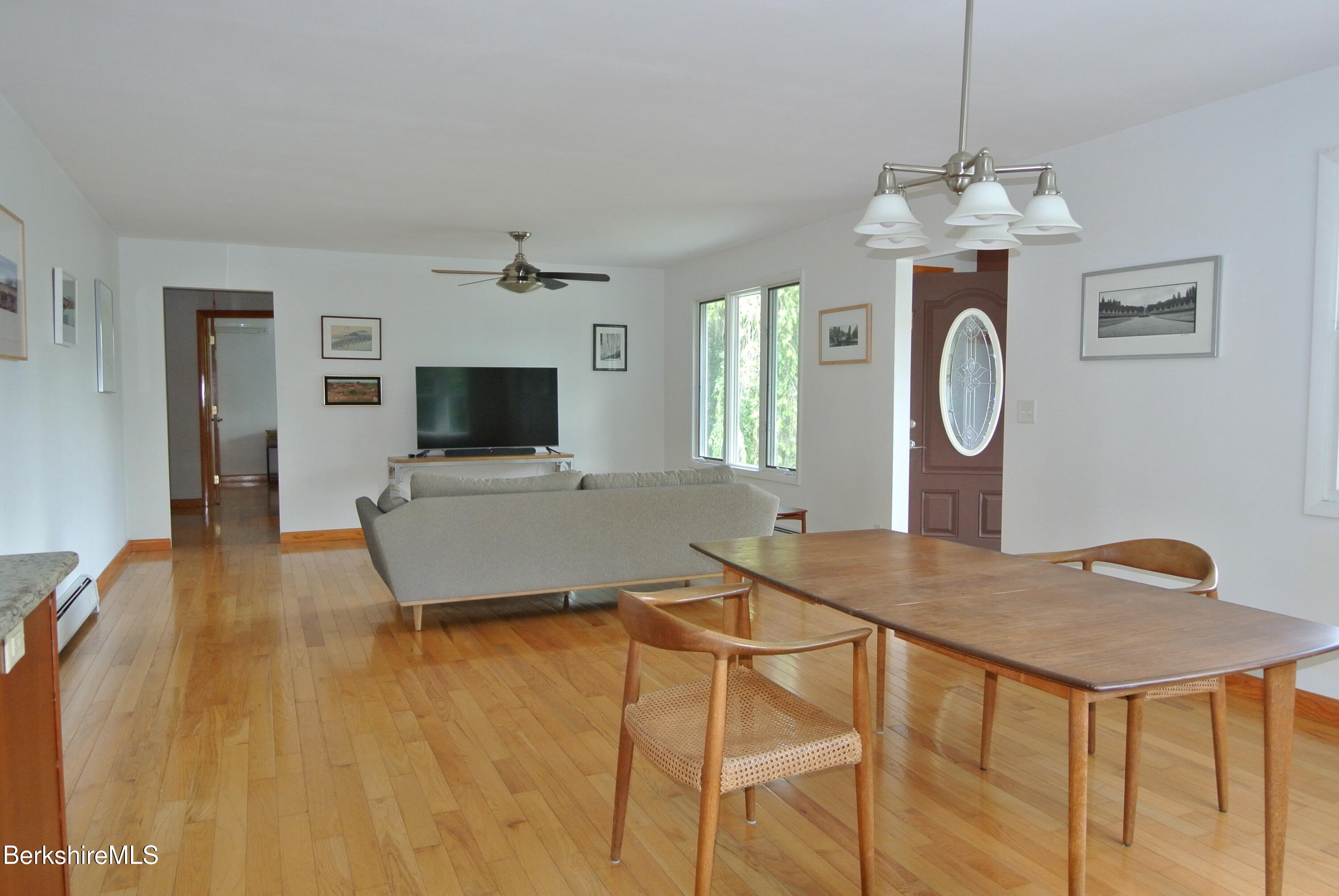 7 Abbey Hill Dr