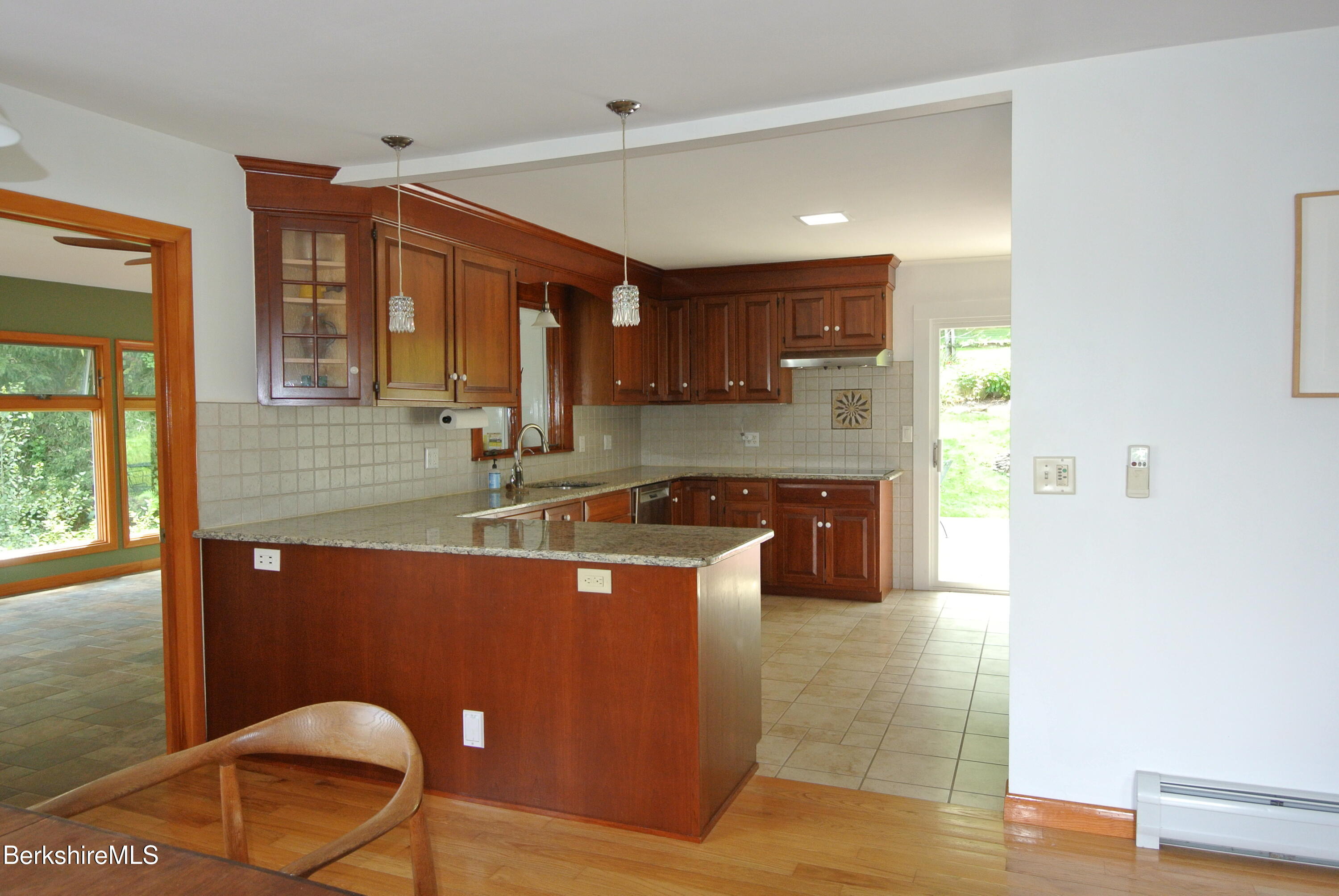 7 Abbey Hill Dr
