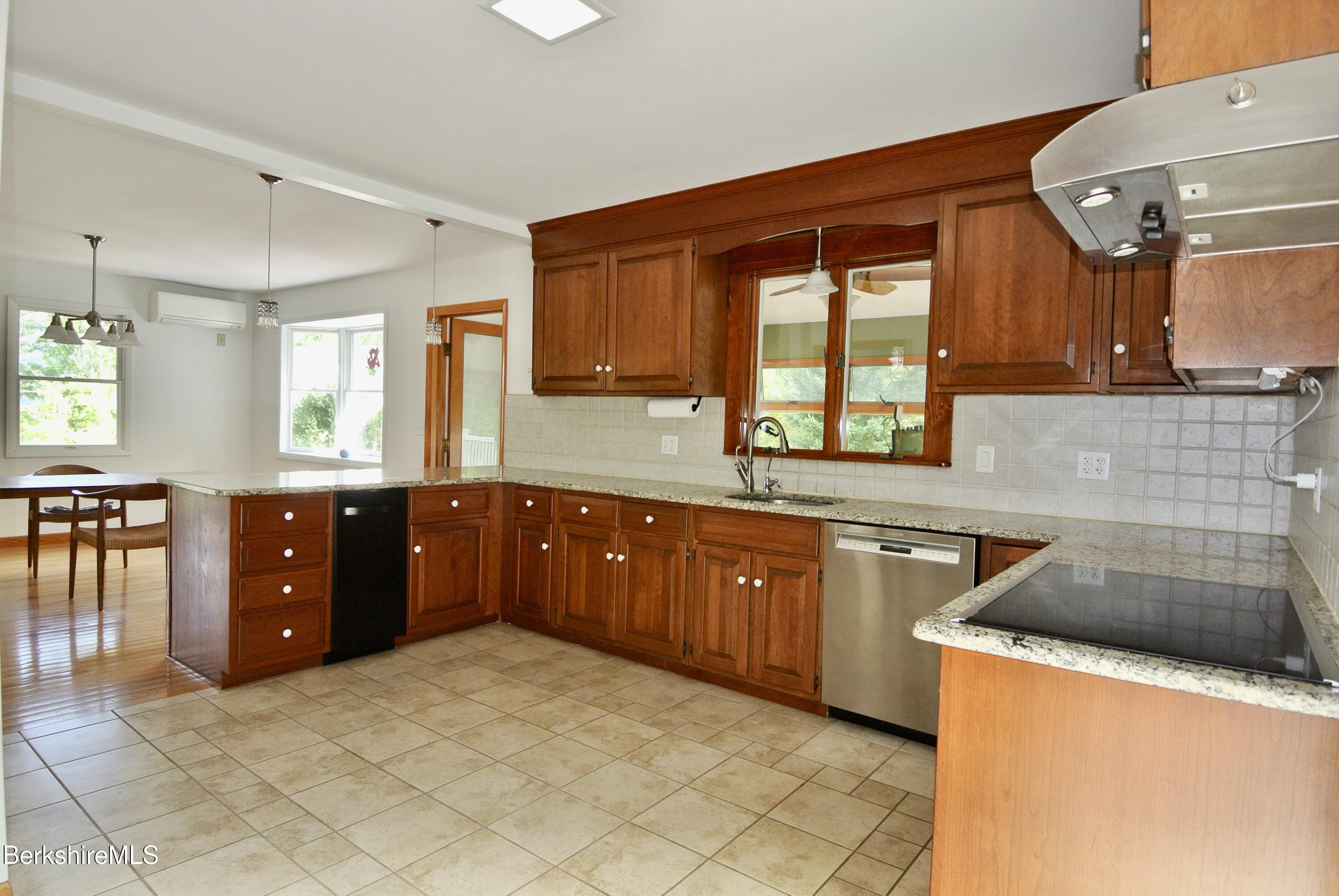 7 Abbey Hill Dr