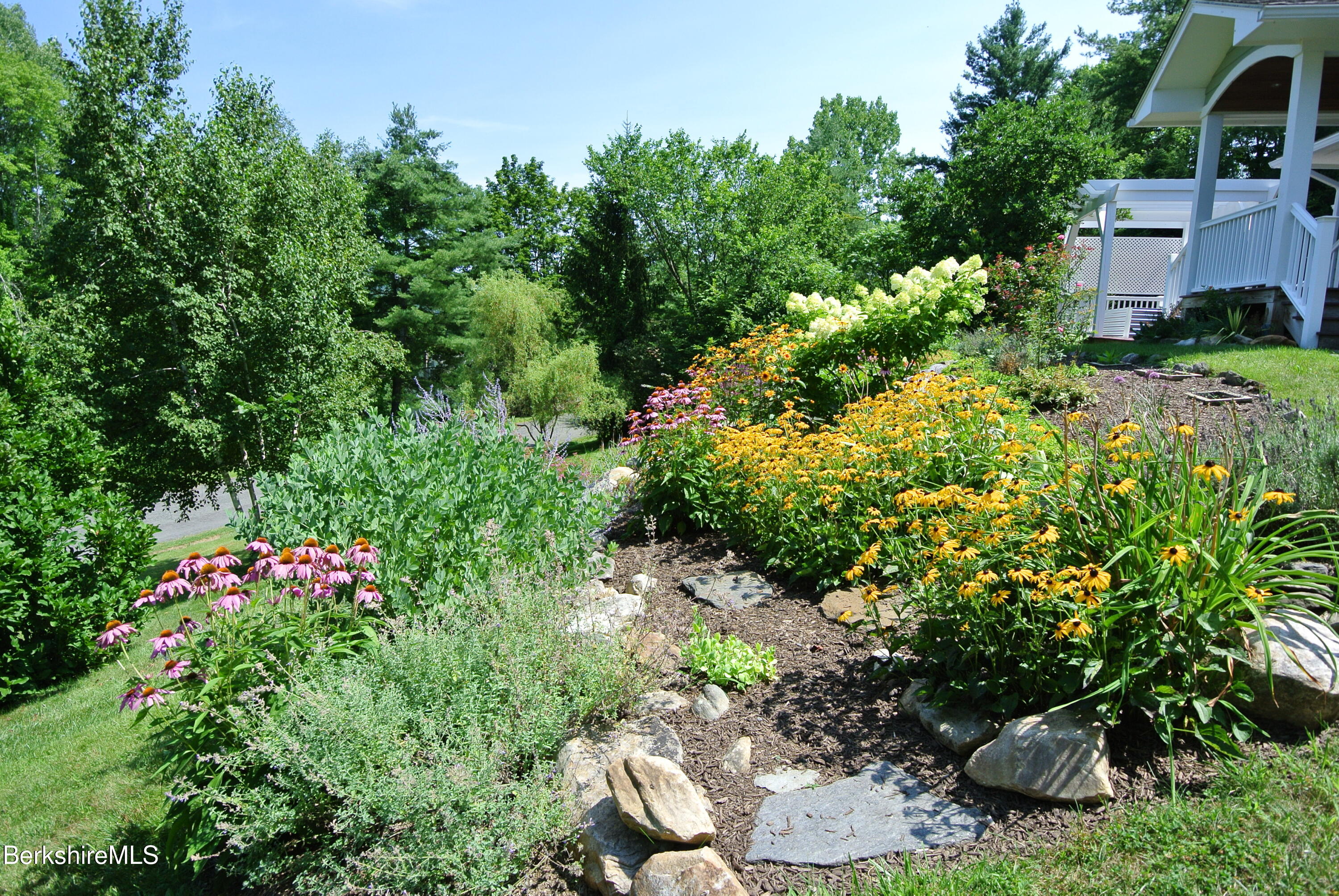 7 Abbey Hill Dr