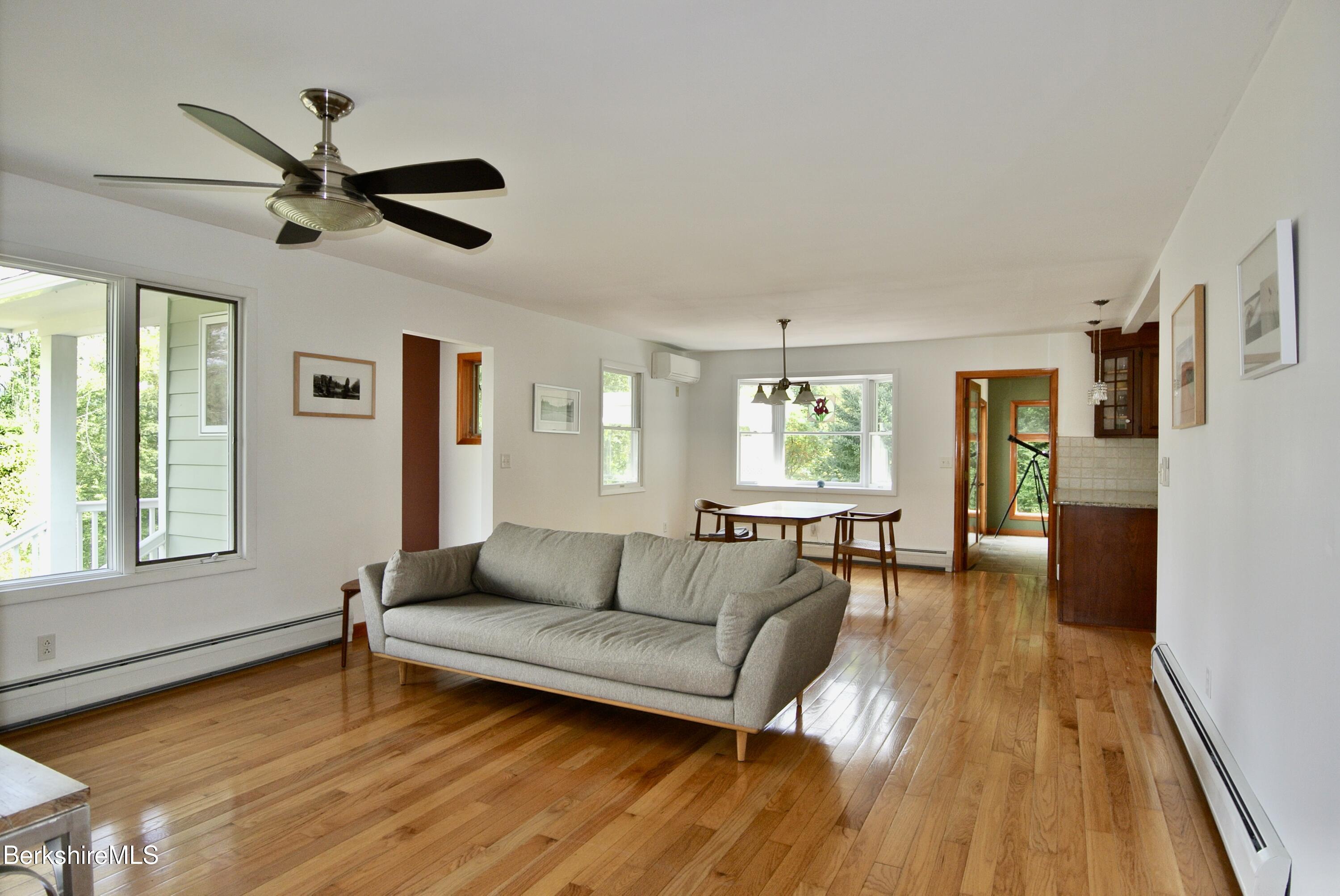 7 Abbey Hill Dr