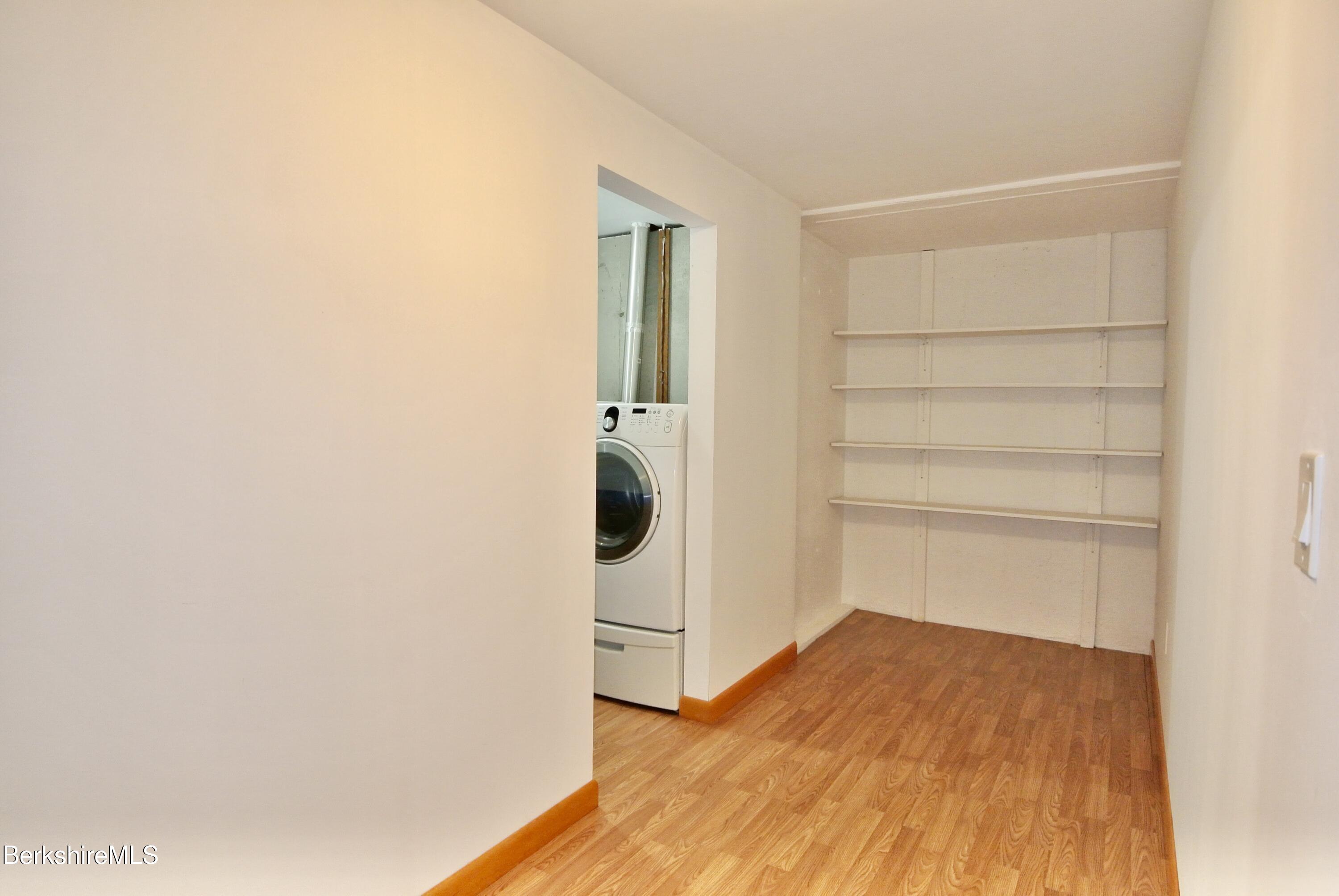 7 Abbey Hill Dr
