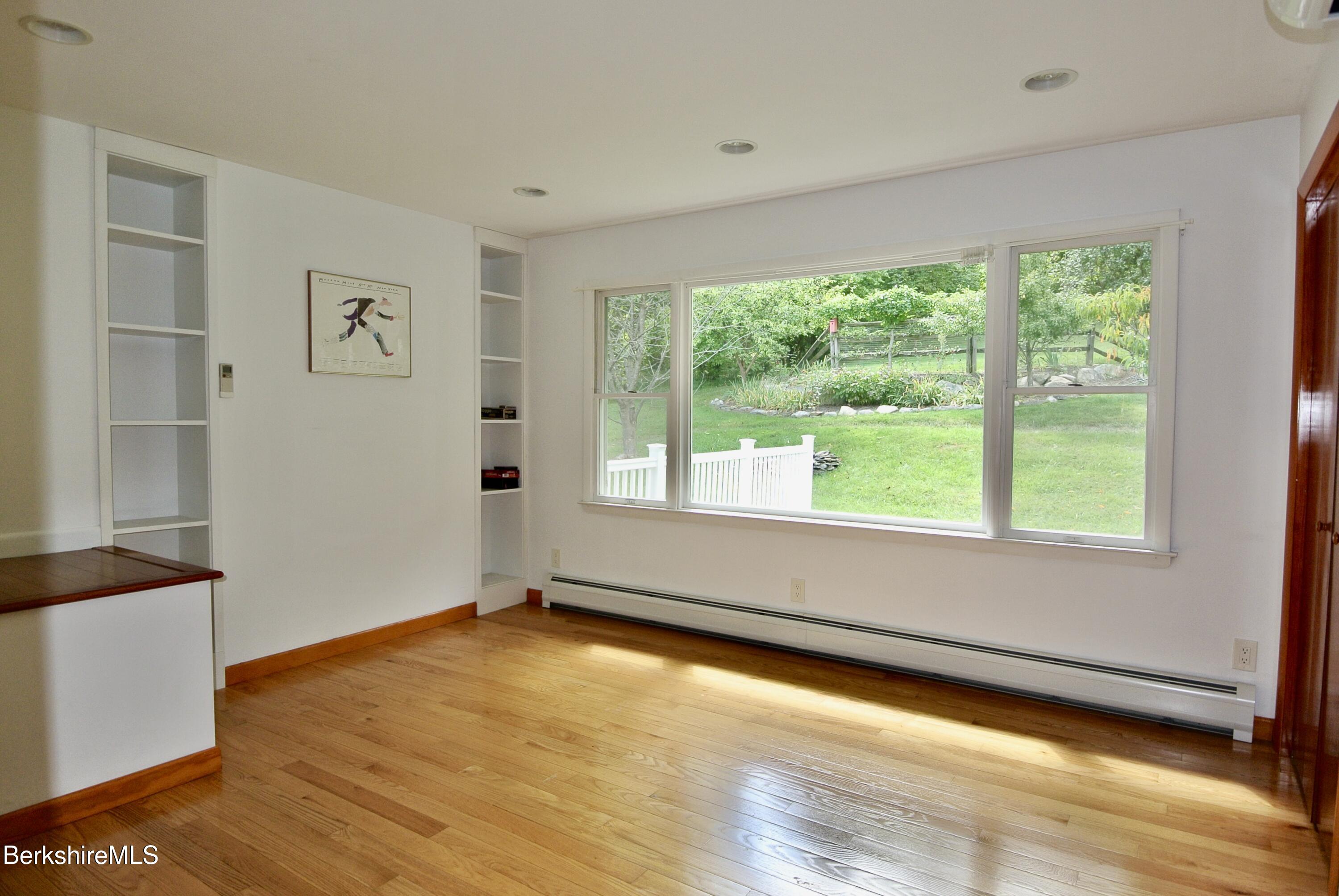 7 Abbey Hill Dr