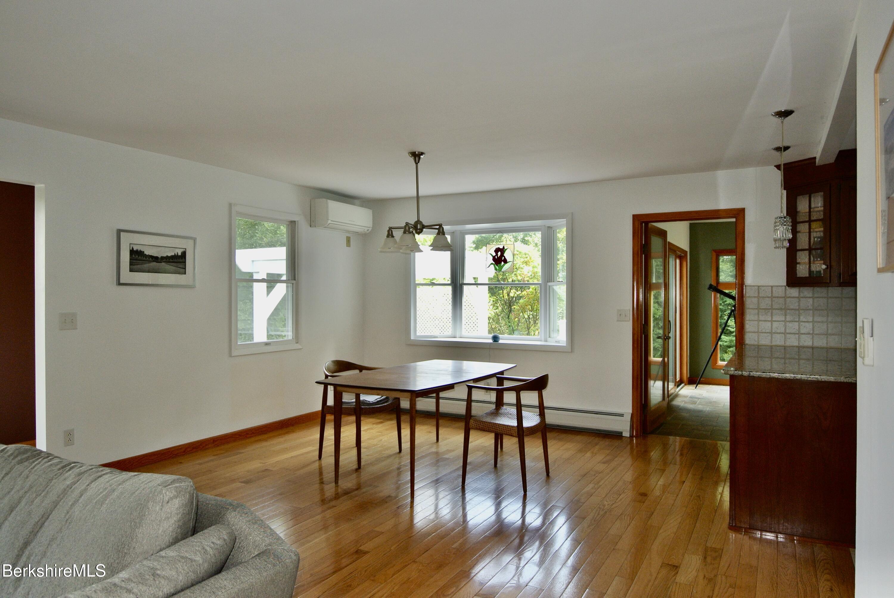 7 Abbey Hill Dr