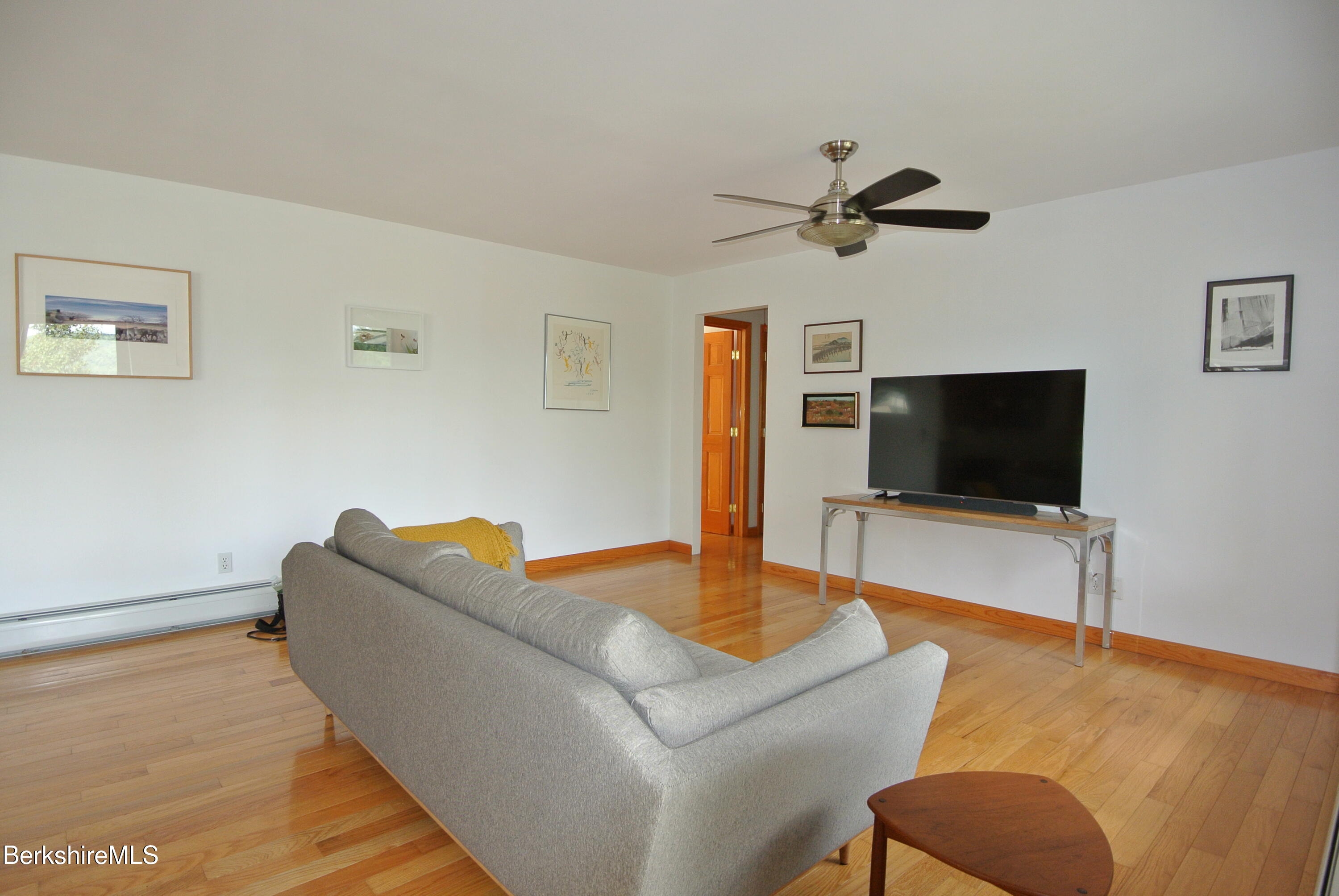 7 Abbey Hill Dr