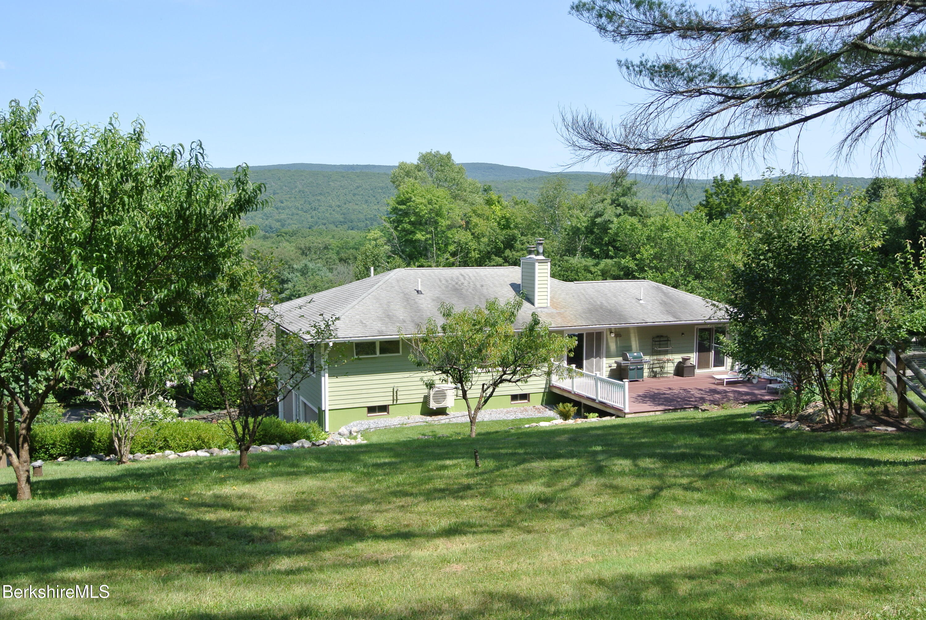 7 Abbey Hill Dr