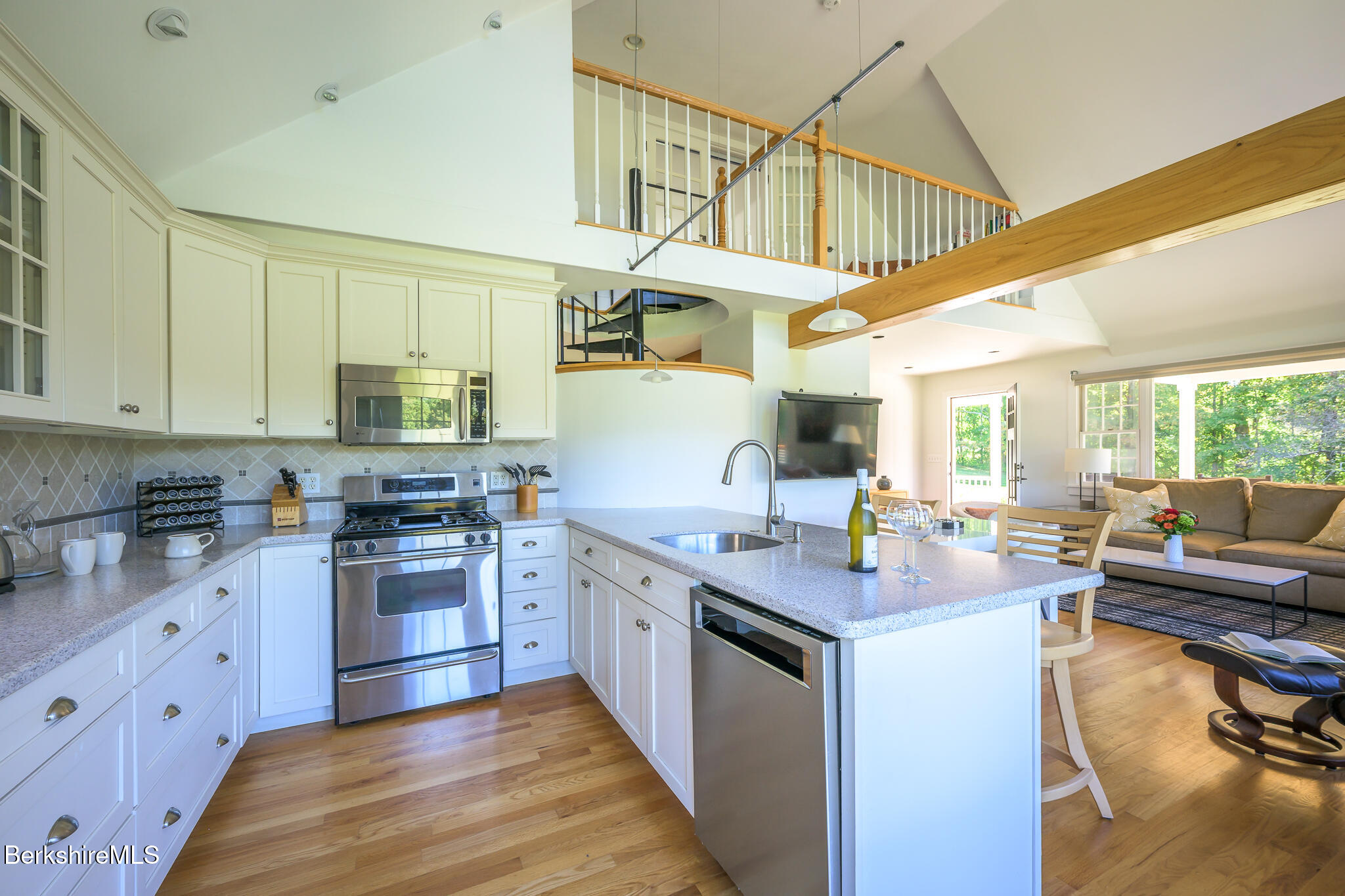 7 Maple View Dr