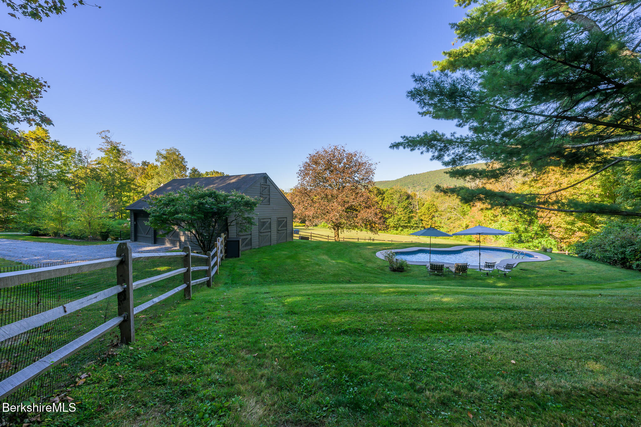 7 Maple View Dr