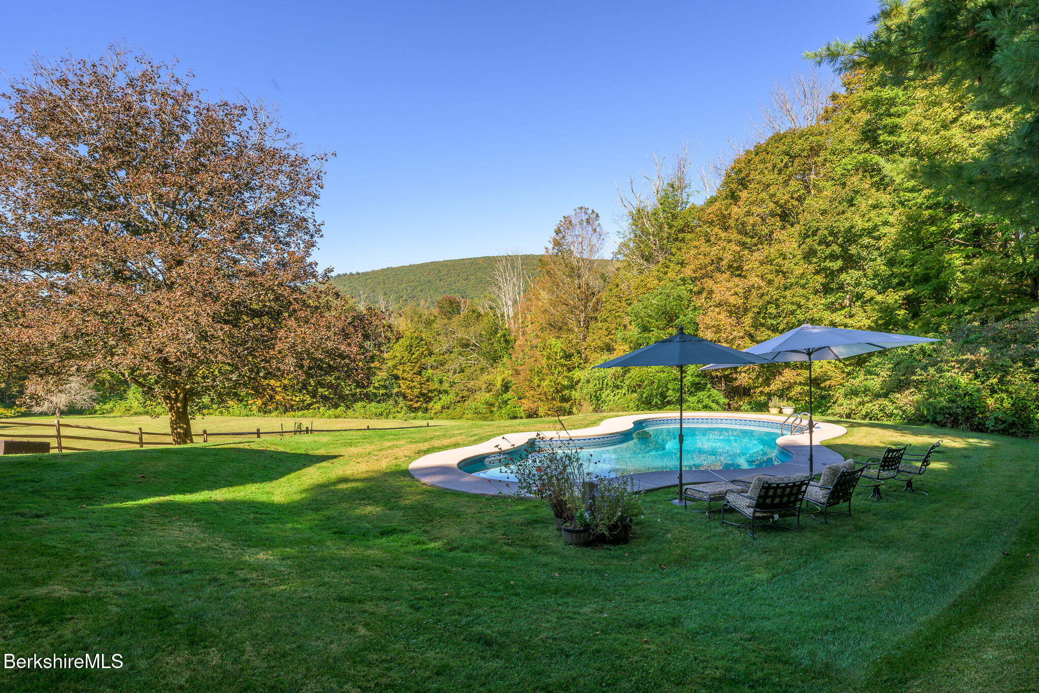 7 Maple View Dr