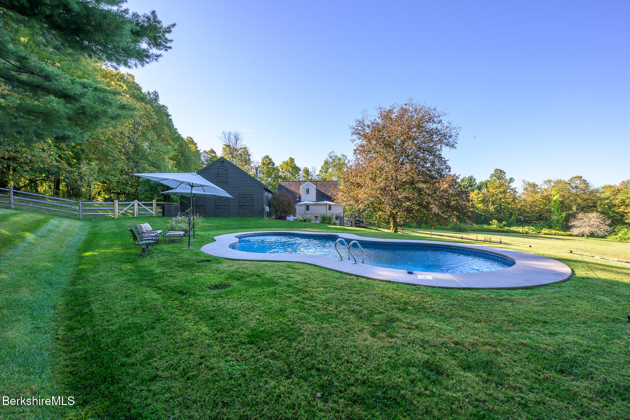7 Maple View Dr