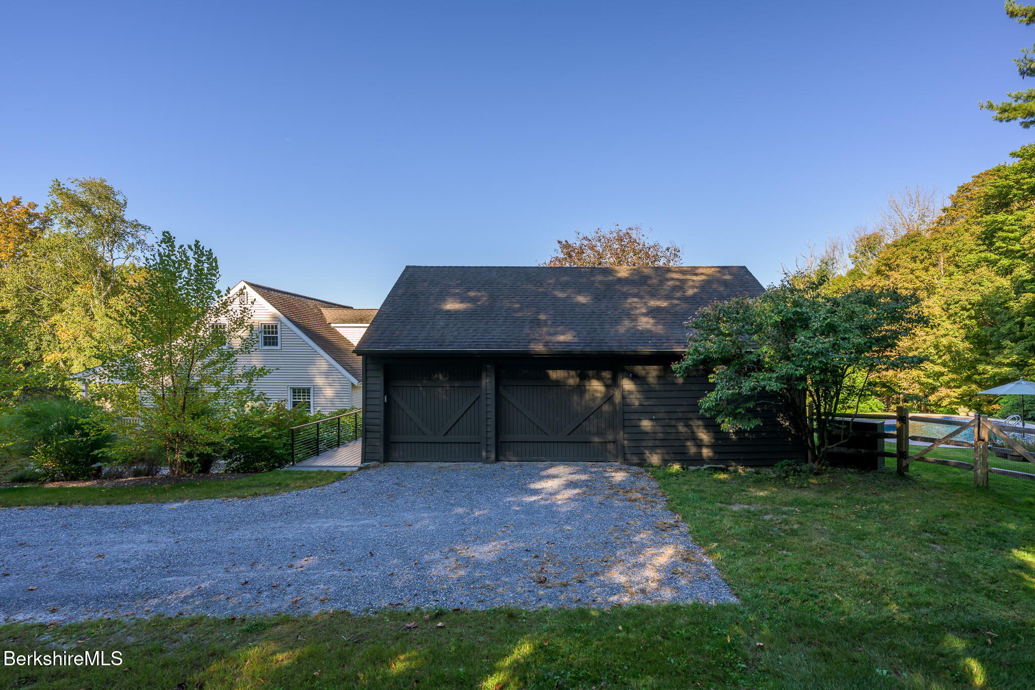 7 Maple View Dr