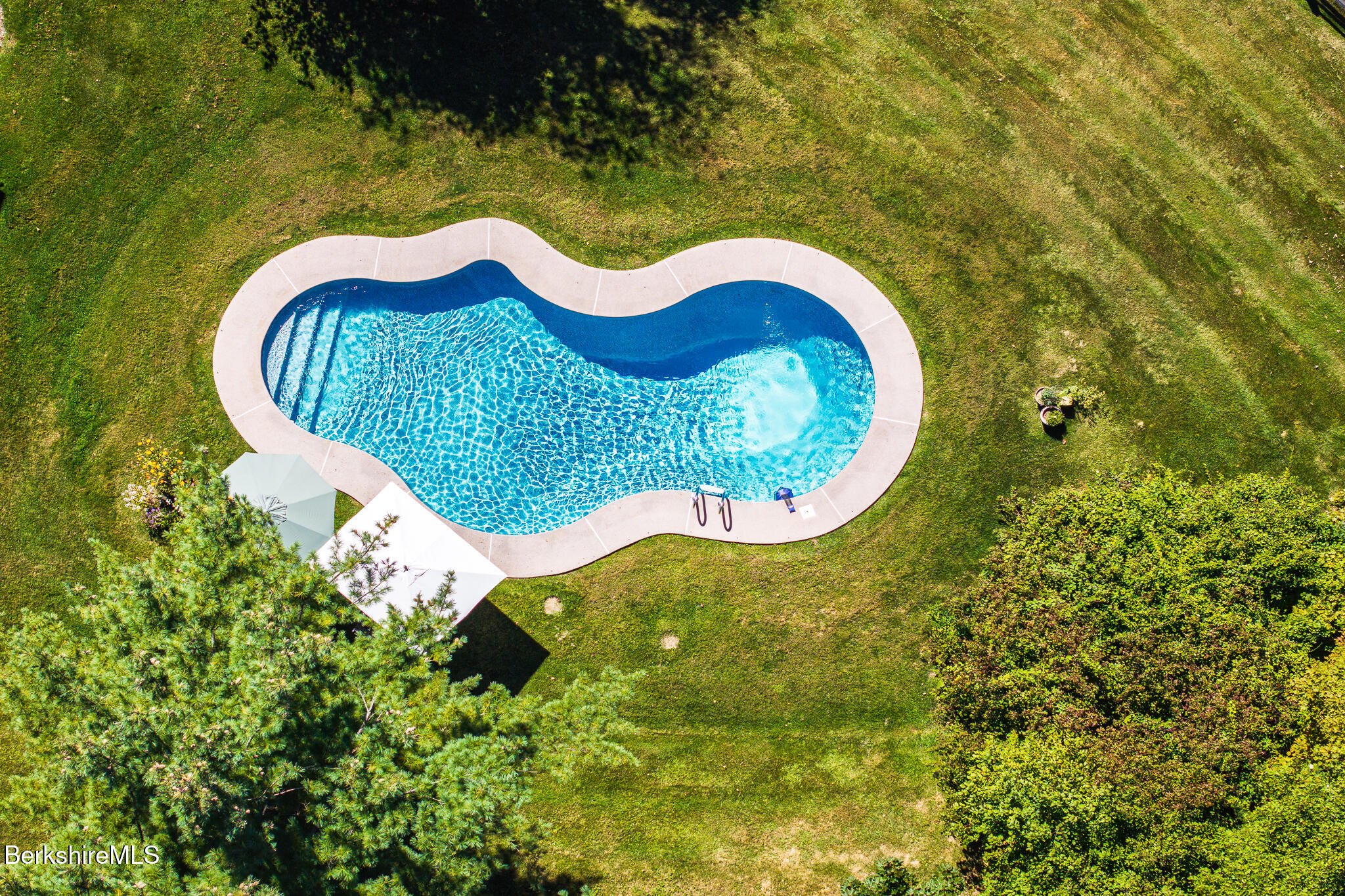 7 Maple View Dr
