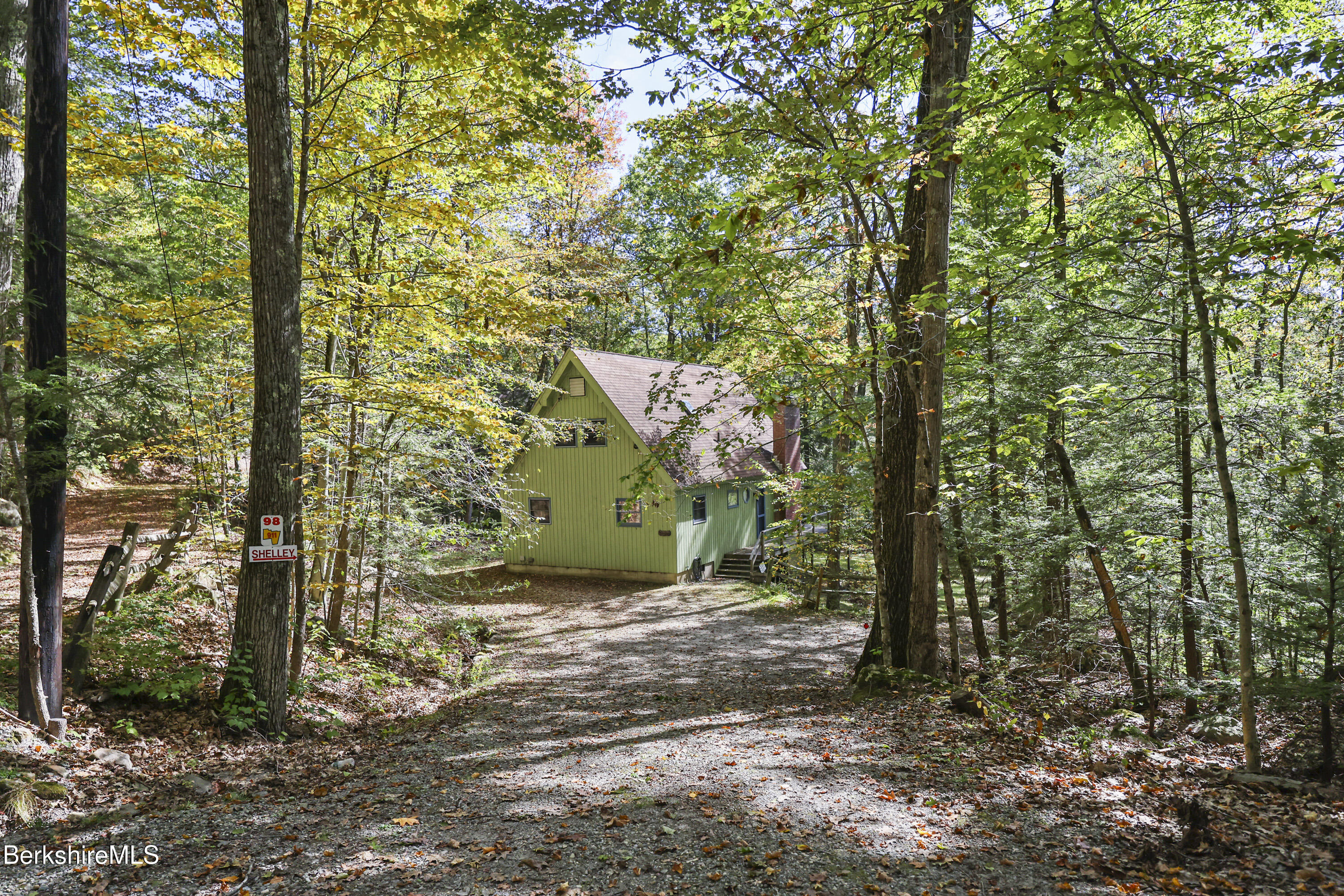98 Loop Dr