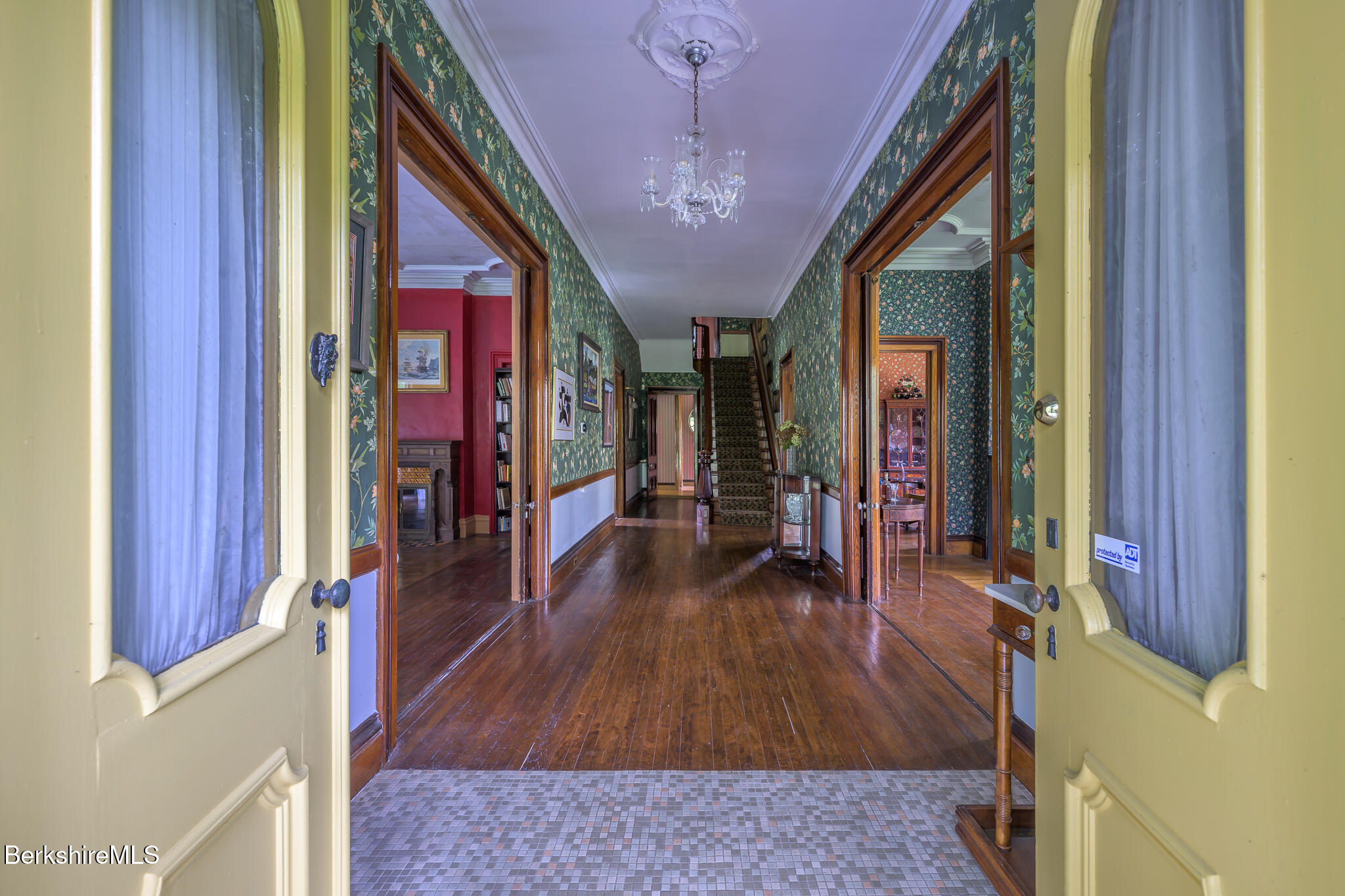 48 Main St