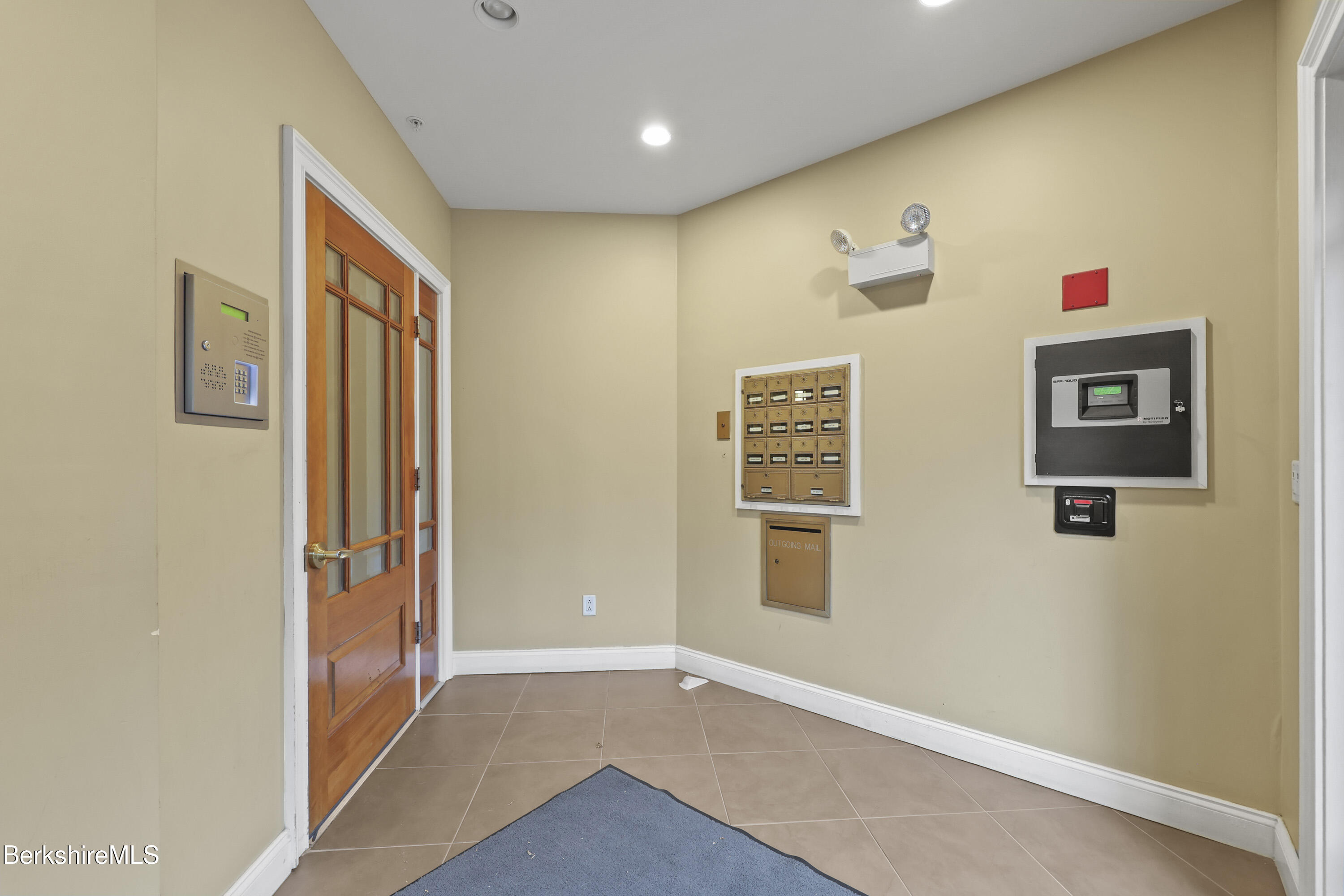 46 Housatonic St, 2B, Lenox Unit: 2B