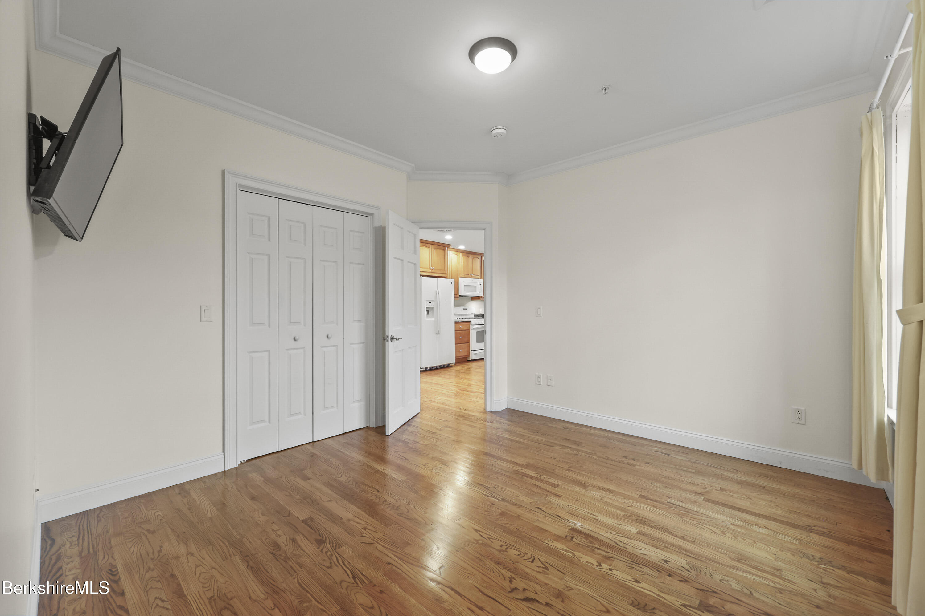 46 Housatonic St, 2B, Lenox Unit: 2B