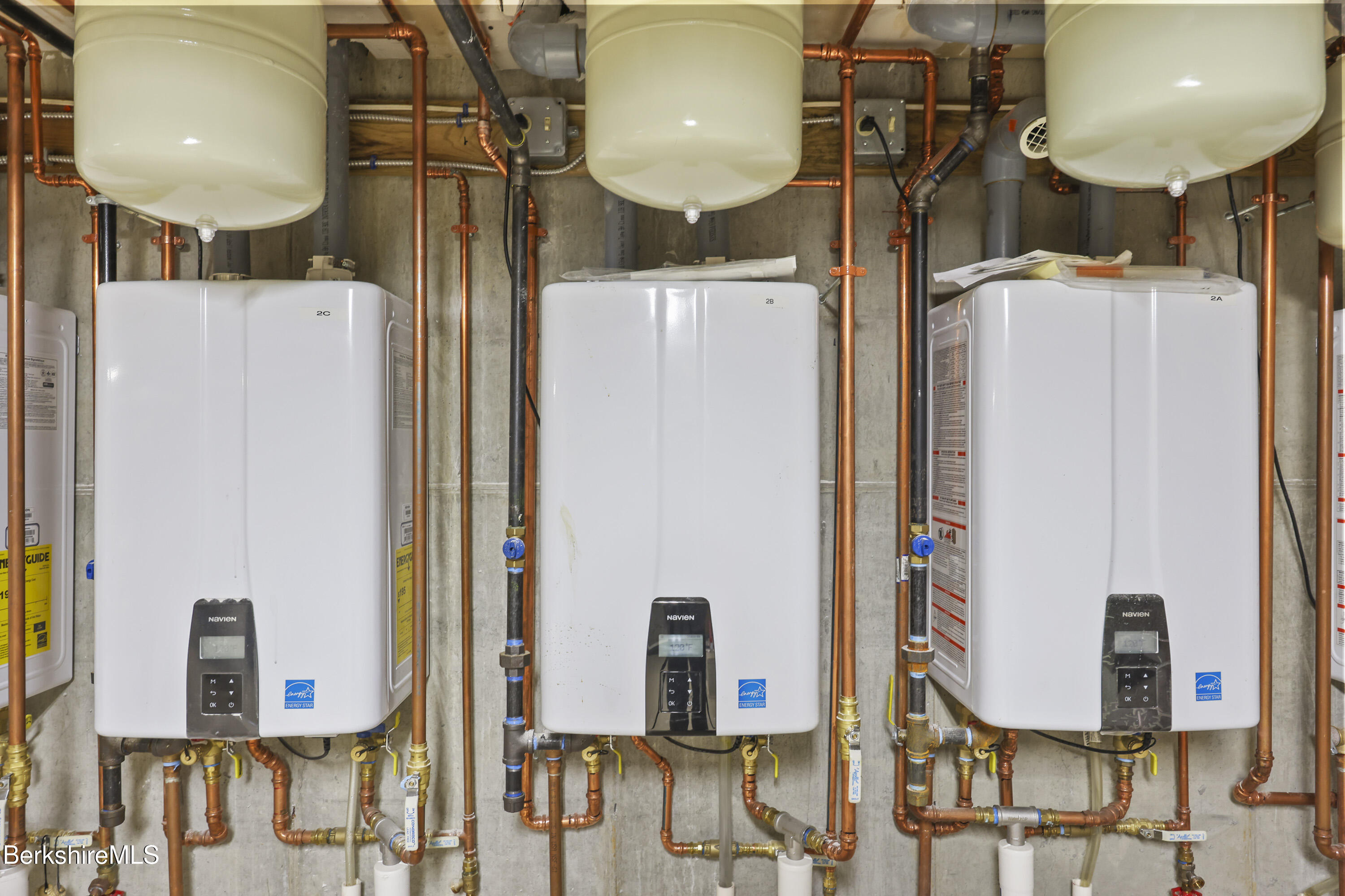 46 Housatonic St, 2B, Lenox Unit: 2B