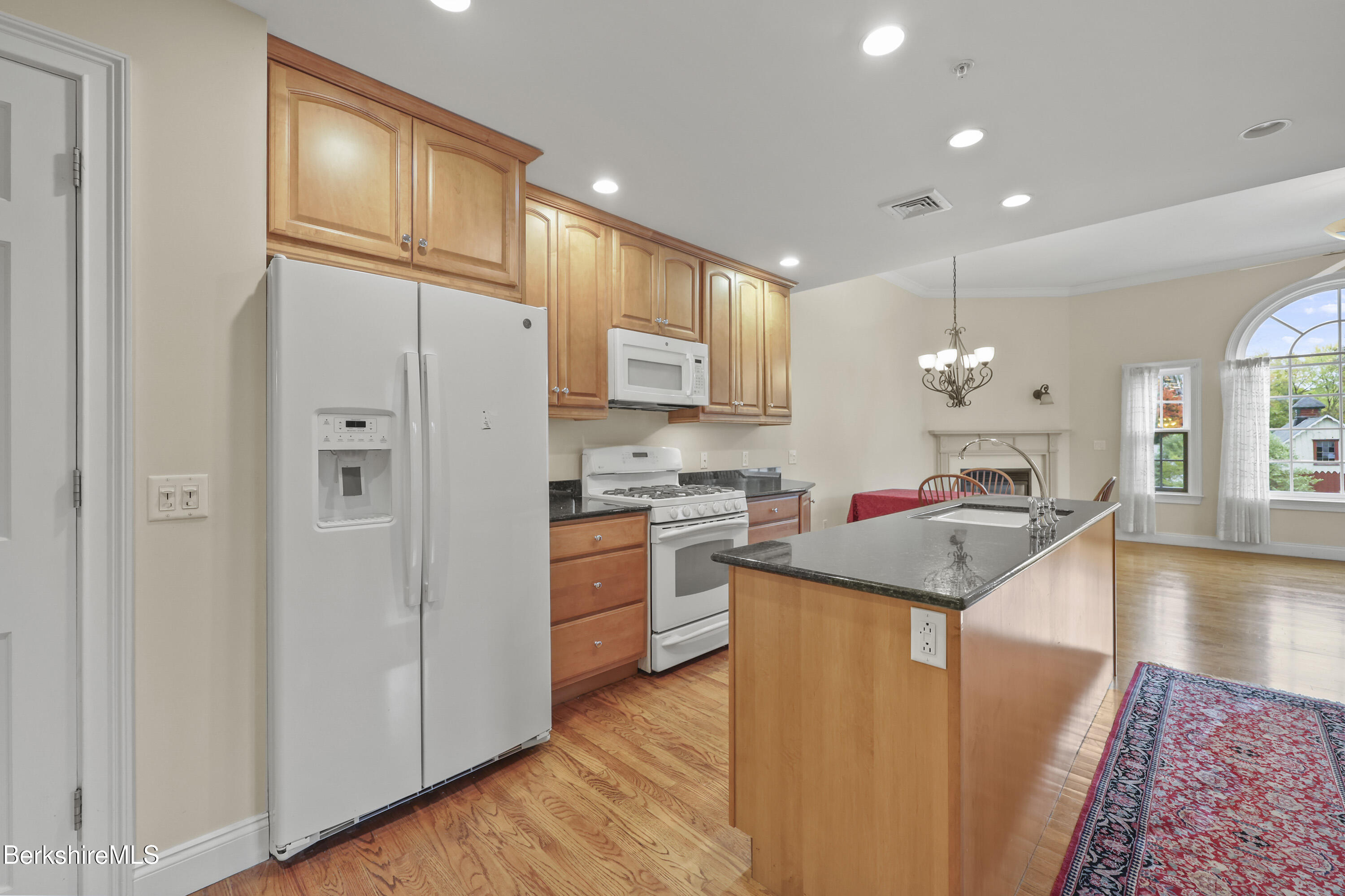 46 Housatonic St, 2B, Lenox Unit: 2B