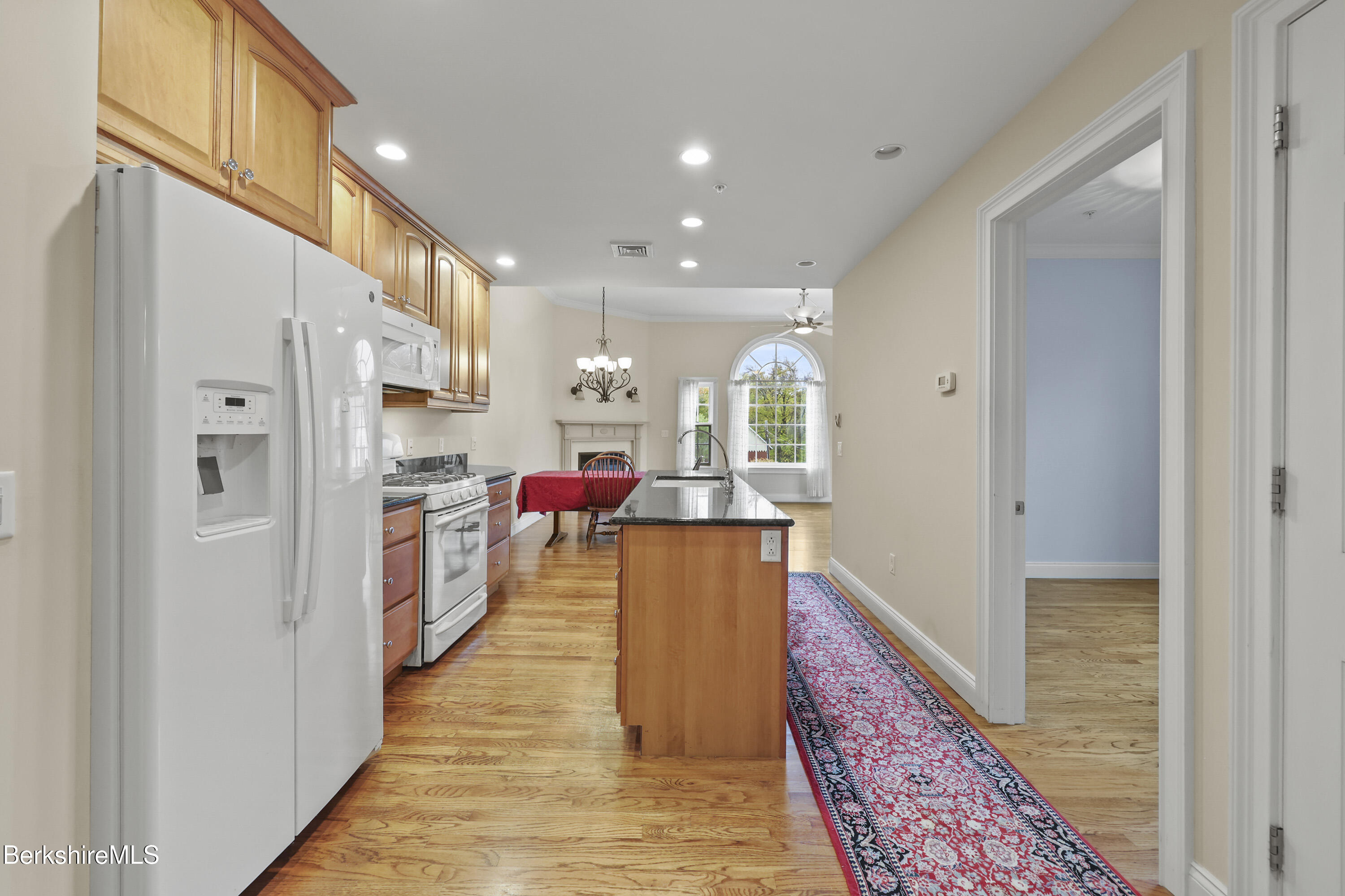 46 Housatonic St, 2B, Lenox Unit: 2B