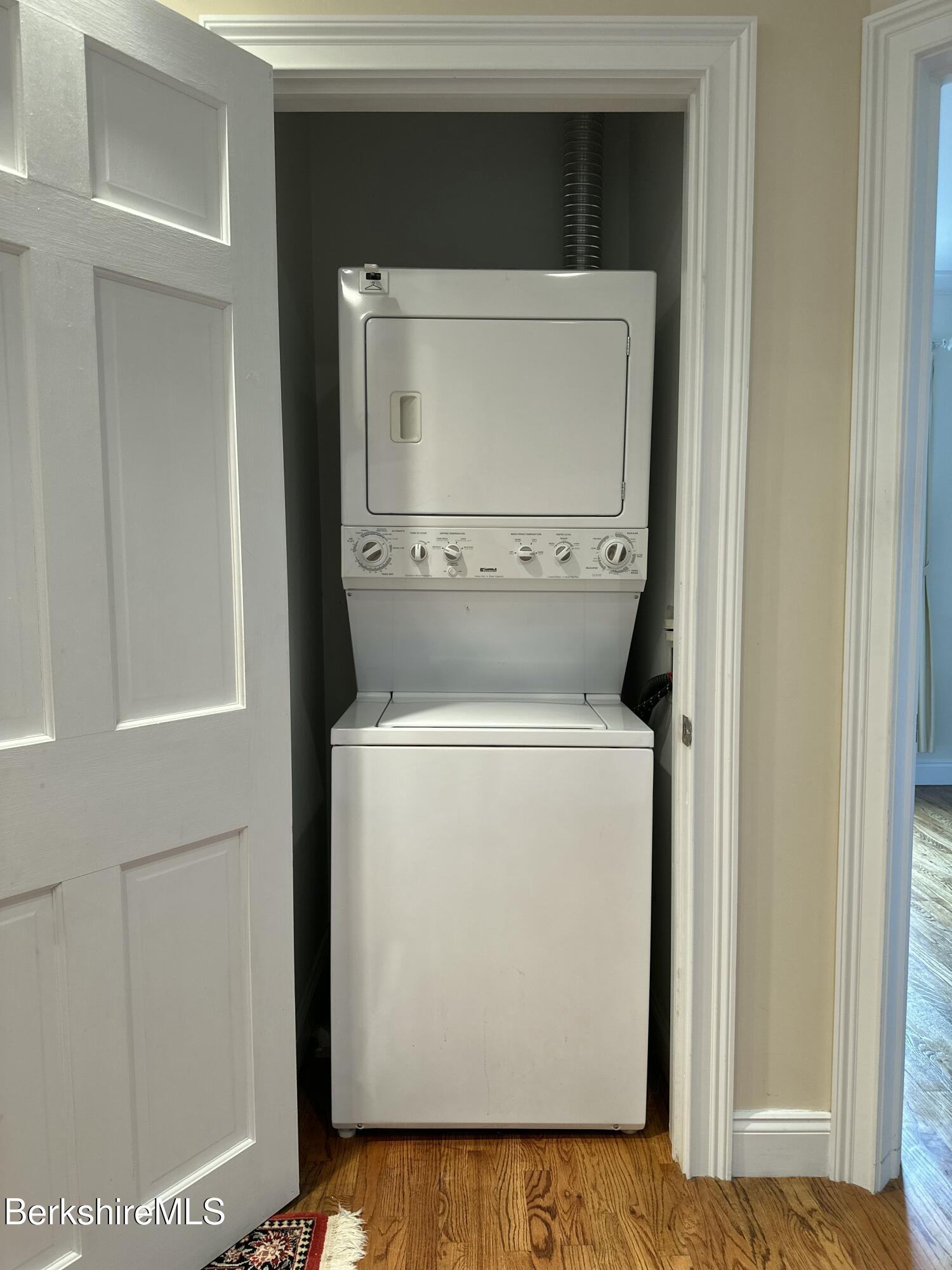 46 Housatonic St, 2B, Lenox Unit: 2B