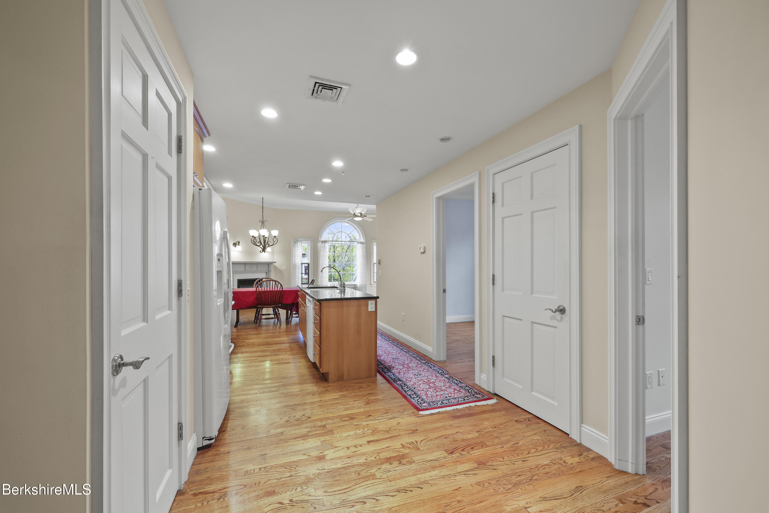 46 Housatonic St, 2B, Lenox Unit: 2B