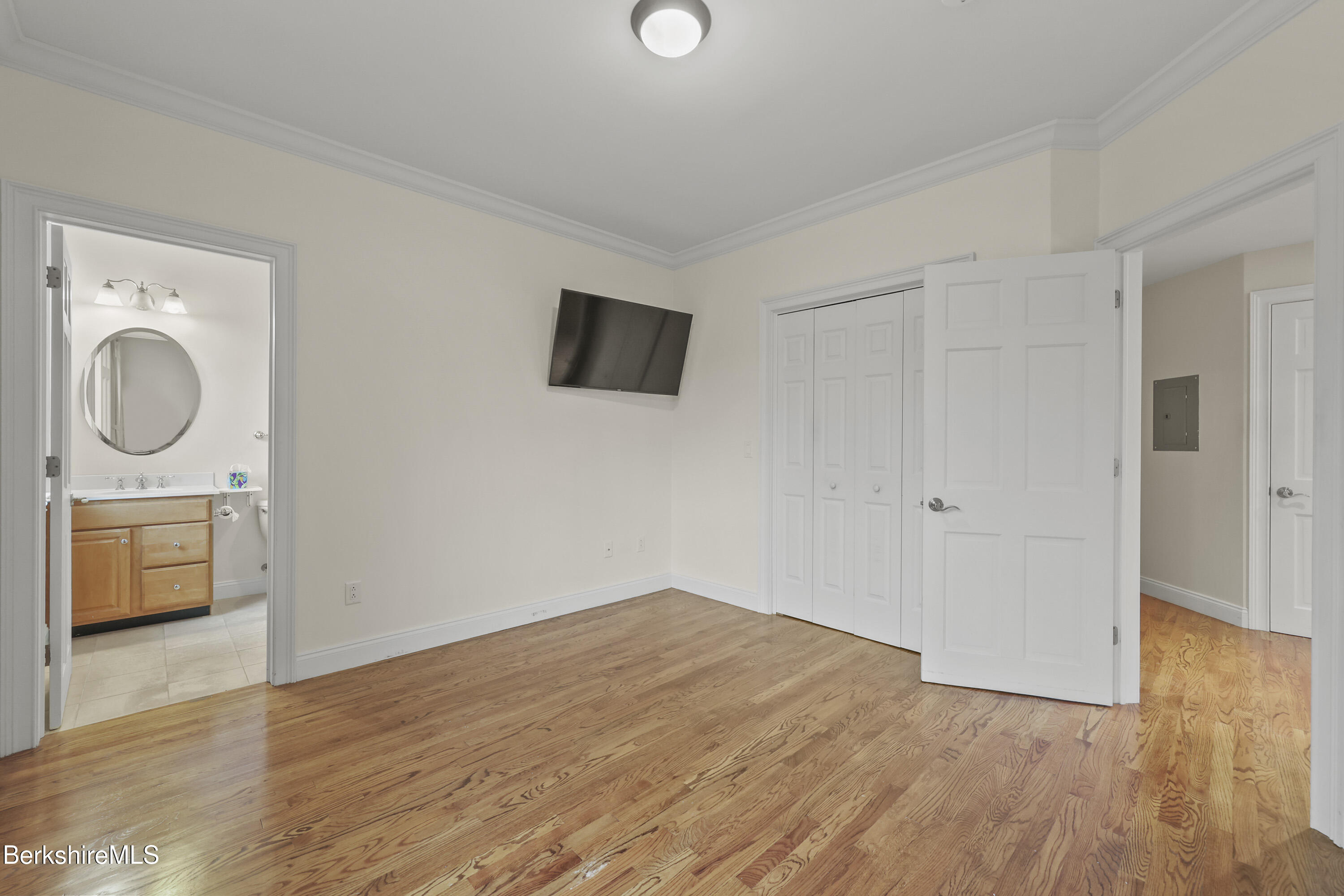 46 Housatonic St, 2B, Lenox Unit: 2B