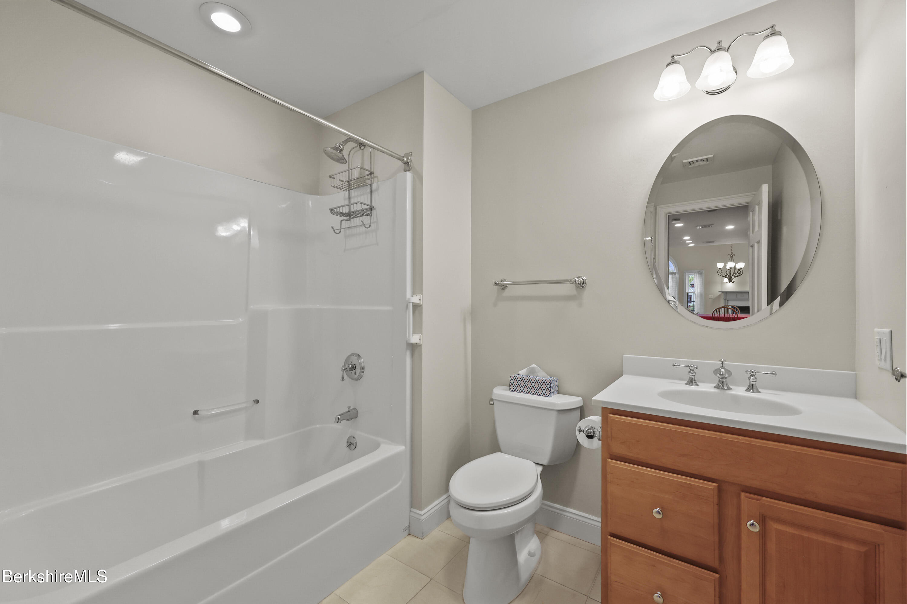 46 Housatonic St, 2B, Lenox Unit: 2B