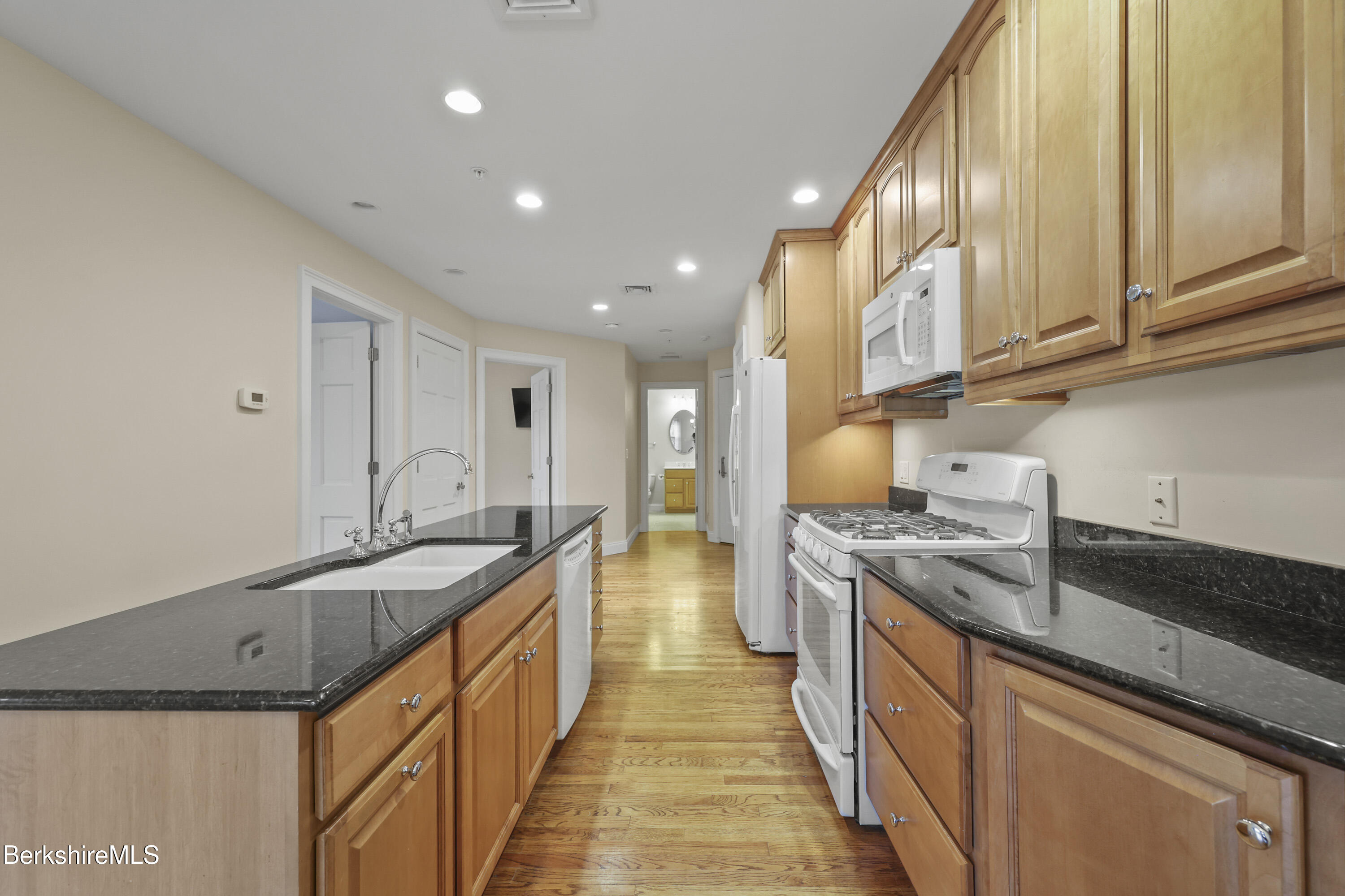 46 Housatonic St, 2B, Lenox Unit: 2B