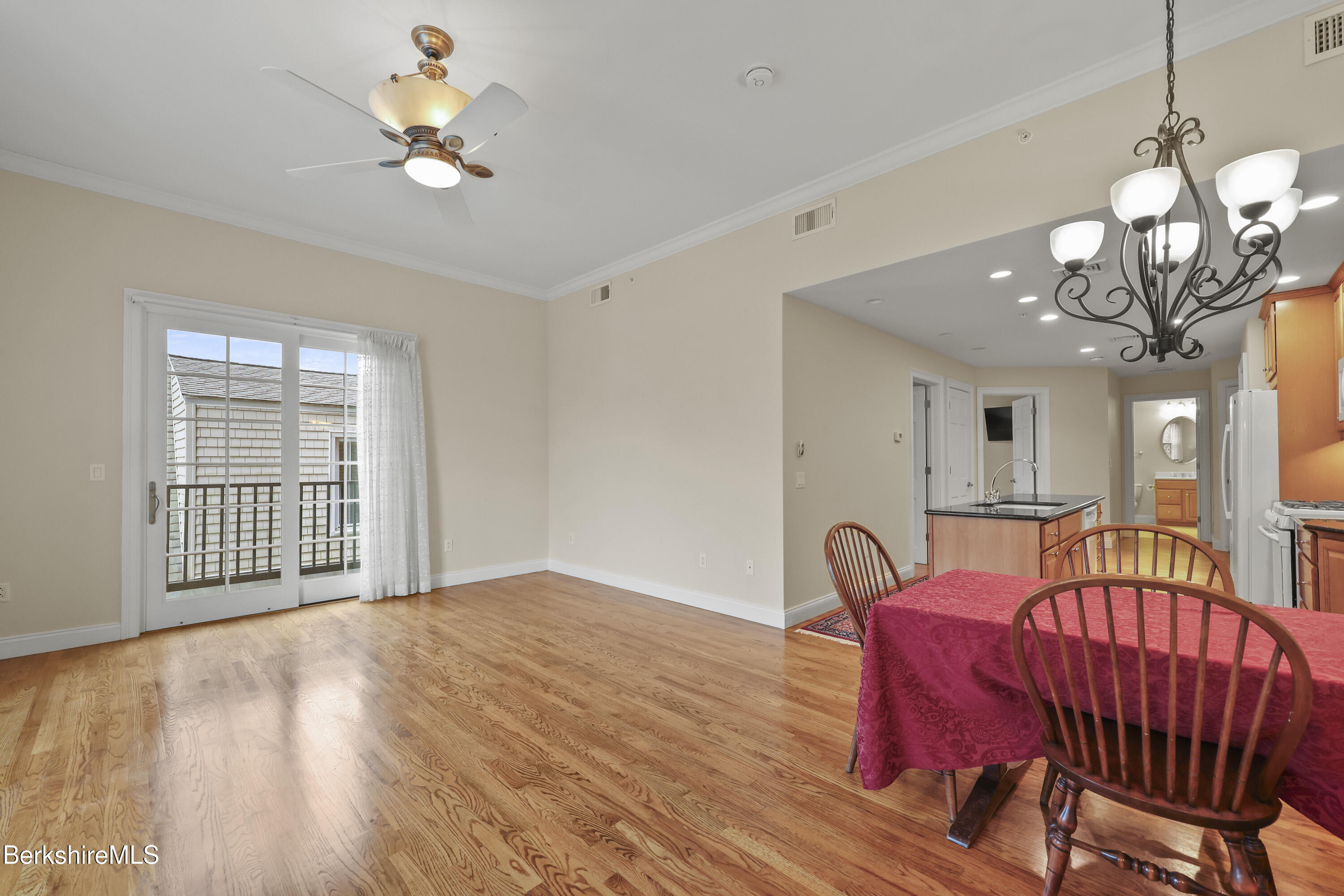 46 Housatonic St, 2B, Lenox Unit: 2B