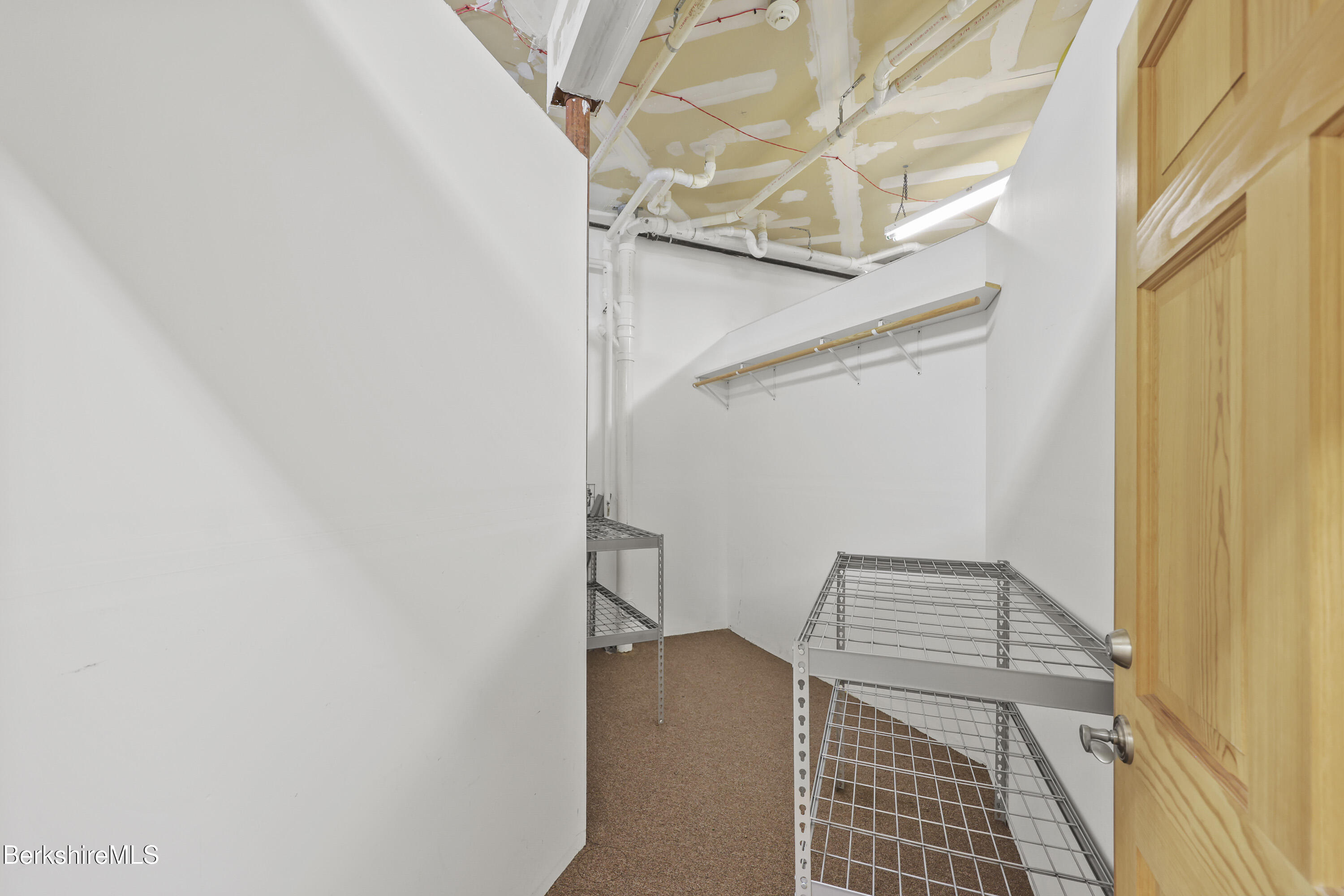 46 Housatonic St, 2B, Lenox Unit: 2B