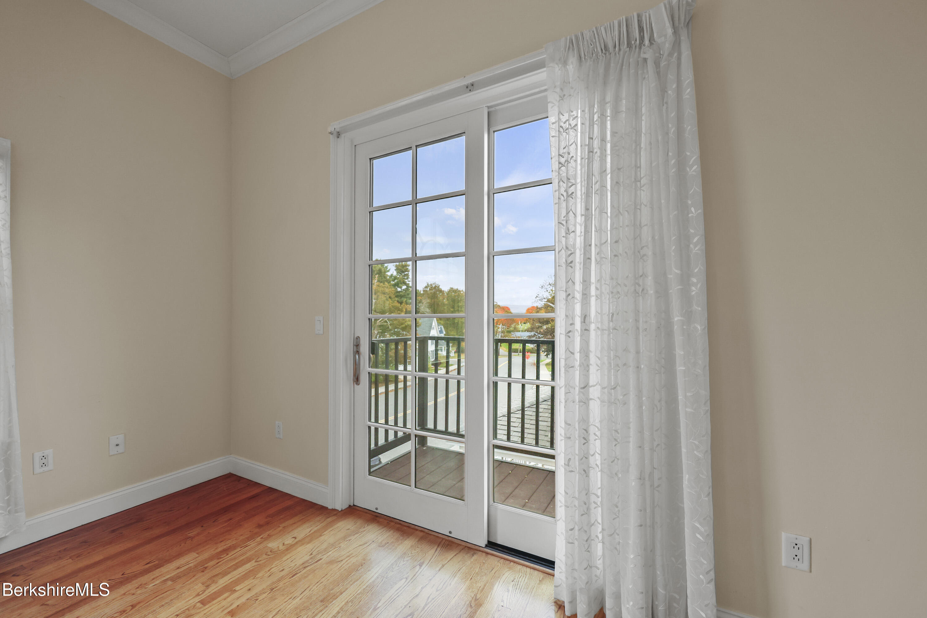 46 Housatonic St, 2B, Lenox Unit: 2B