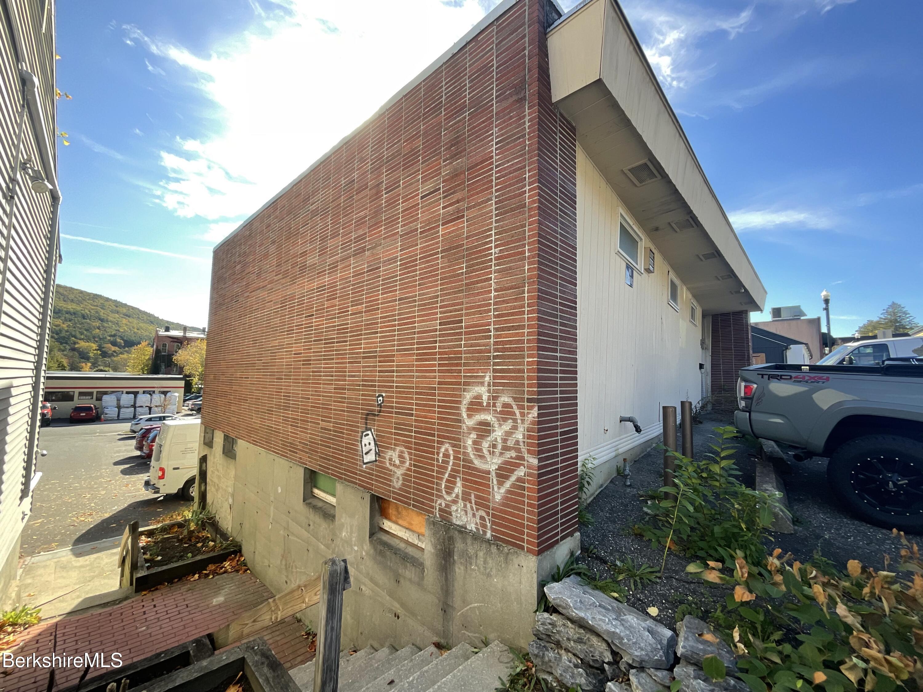 82 Railroad St, Great Barrington