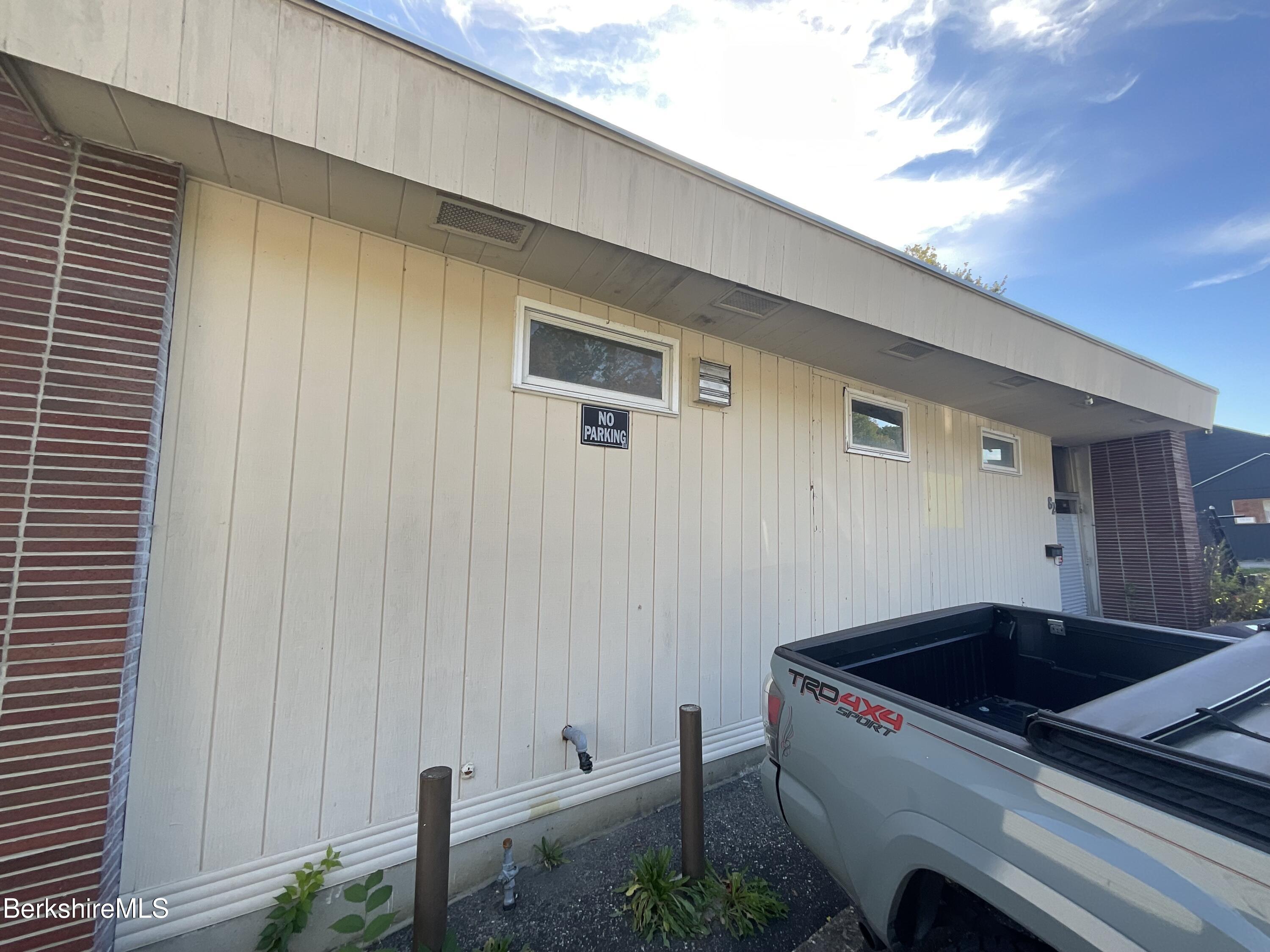 82 Railroad St, Great Barrington