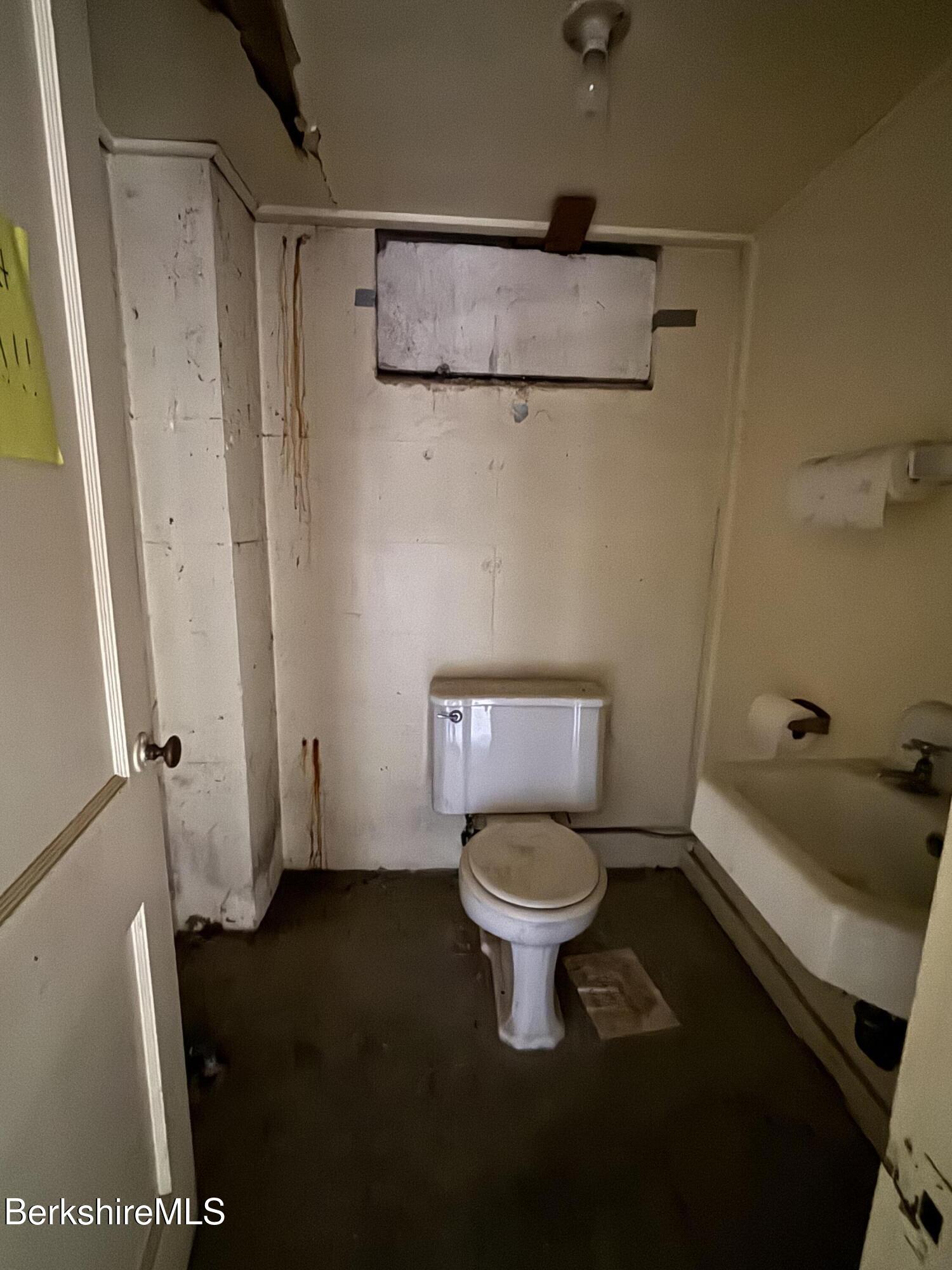 82 Railroad St, Great Barrington