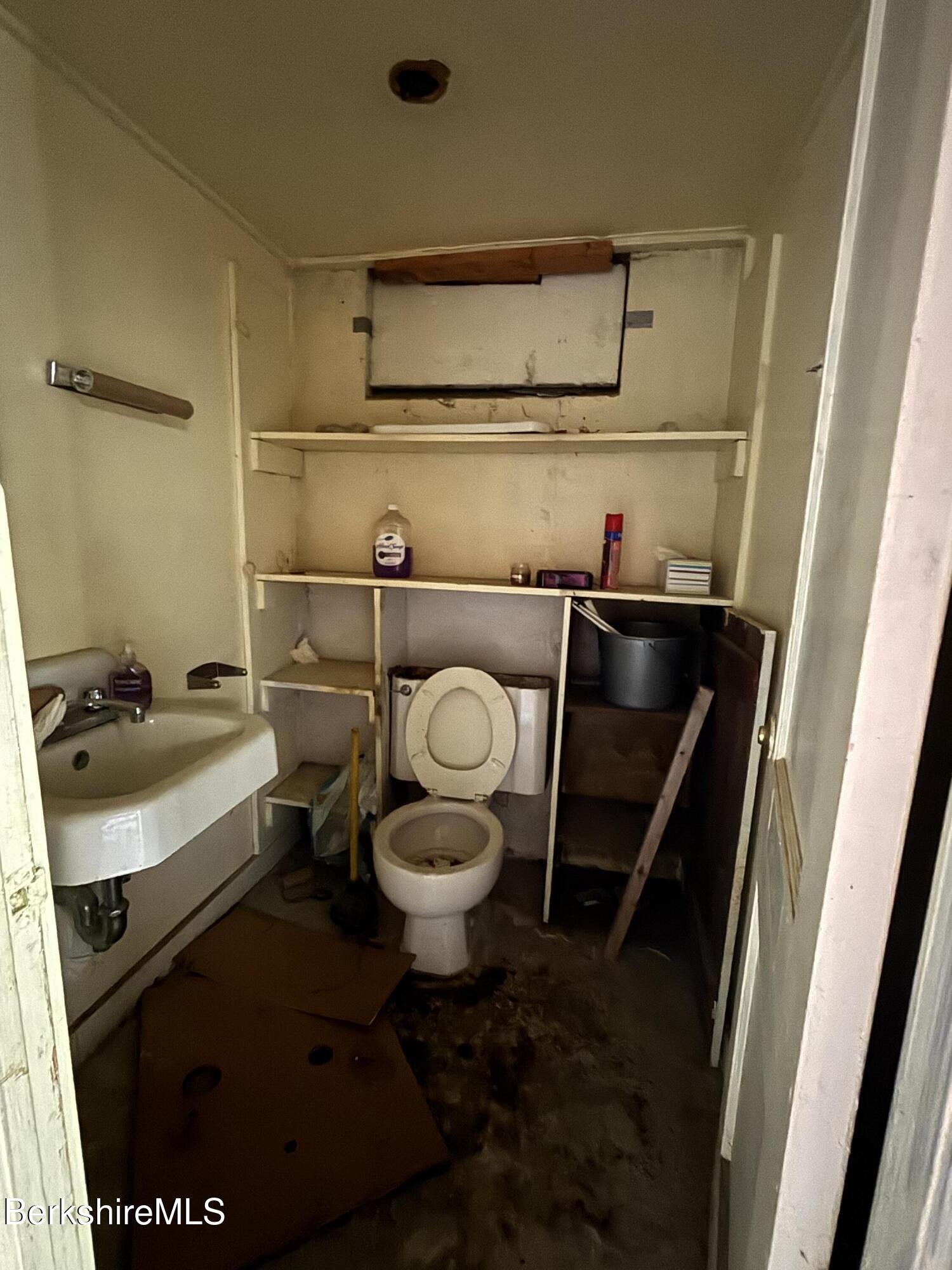 82 Railroad St, Great Barrington