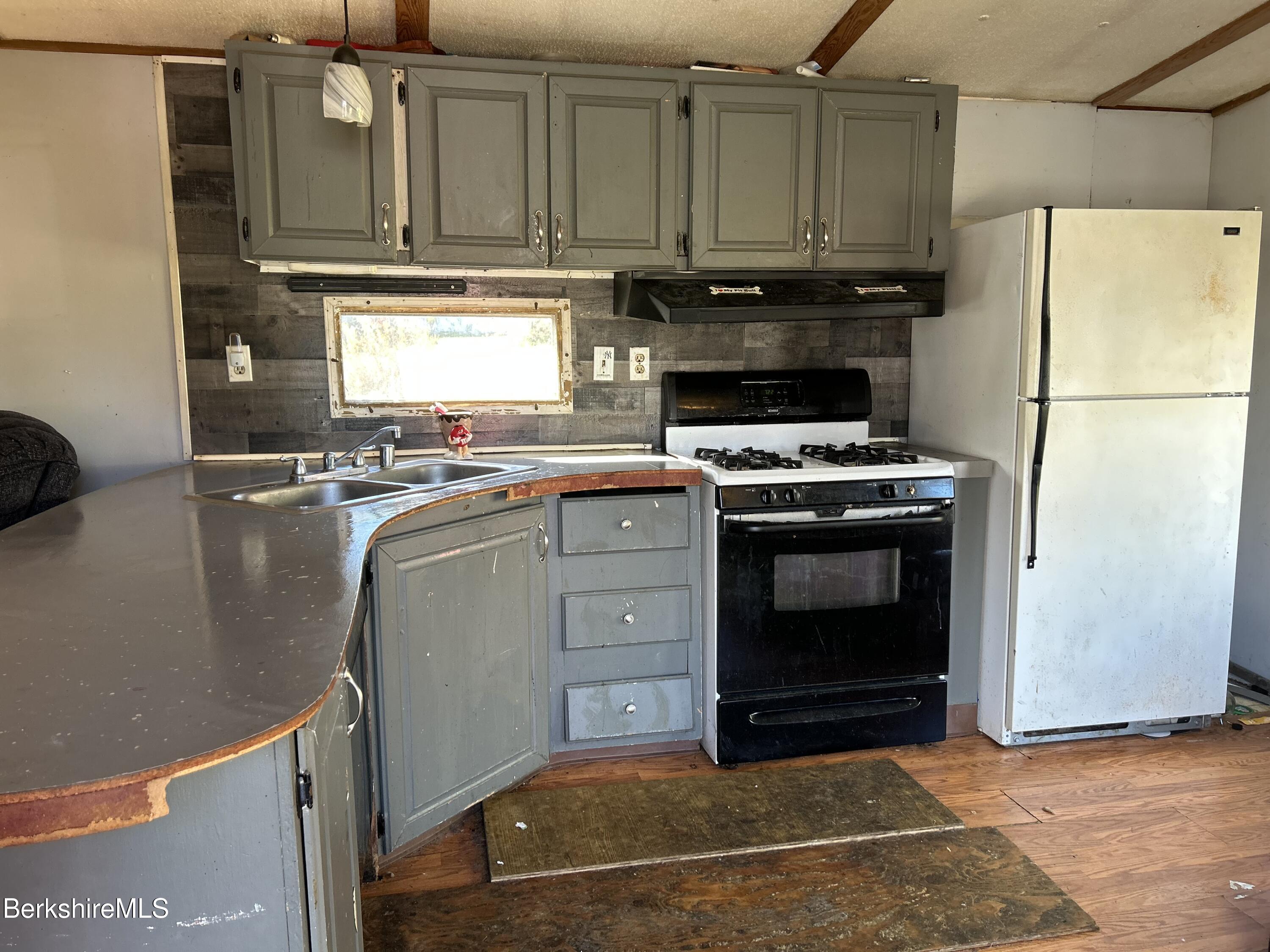 1109 Washington Rd, 10 on Alice Dr., Hinsdale Unit: 10 on Alice Dr.