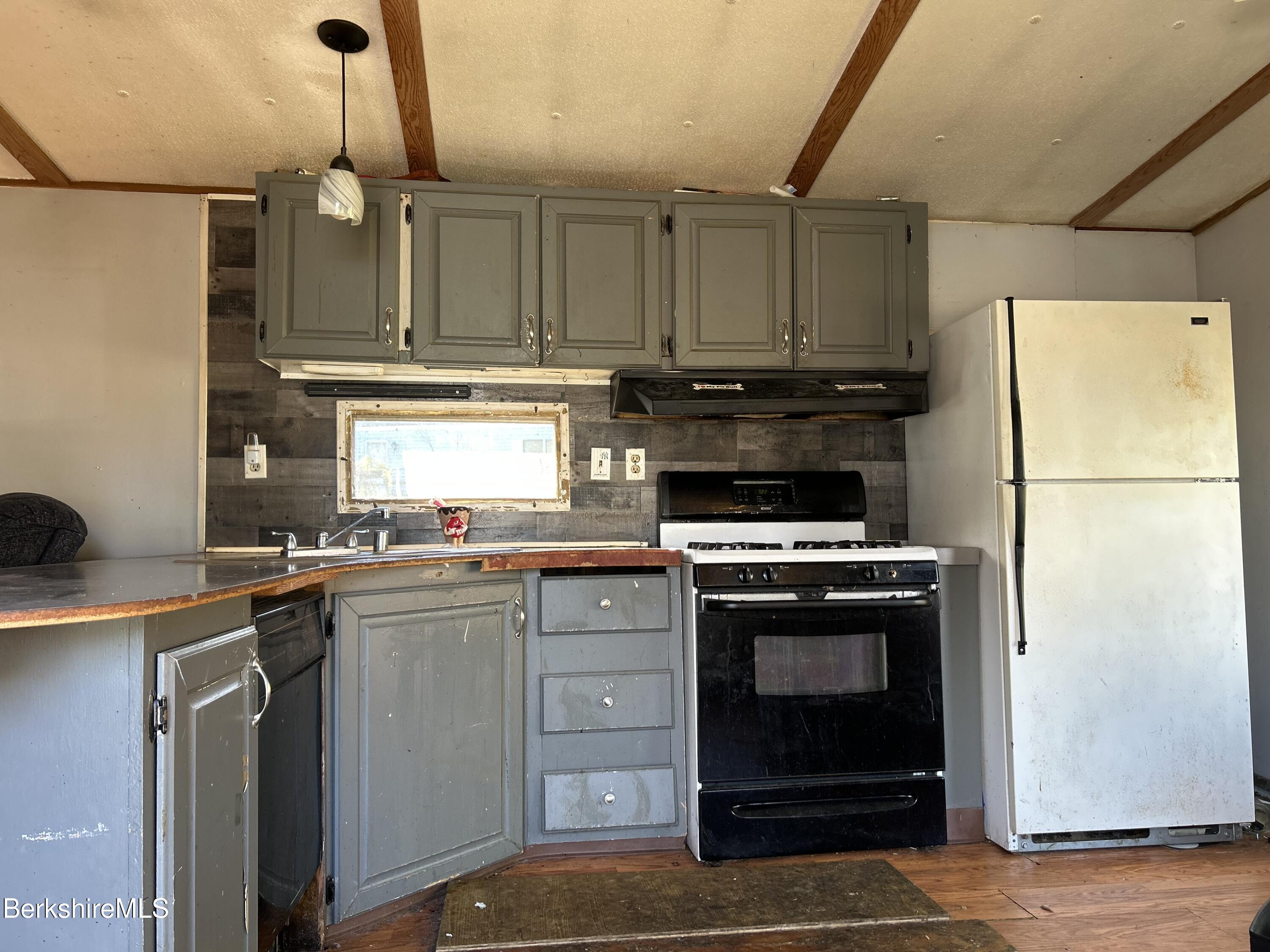 1109 Washington Rd, 10 on Alice Dr., Hinsdale Unit: 10 on Alice Dr.