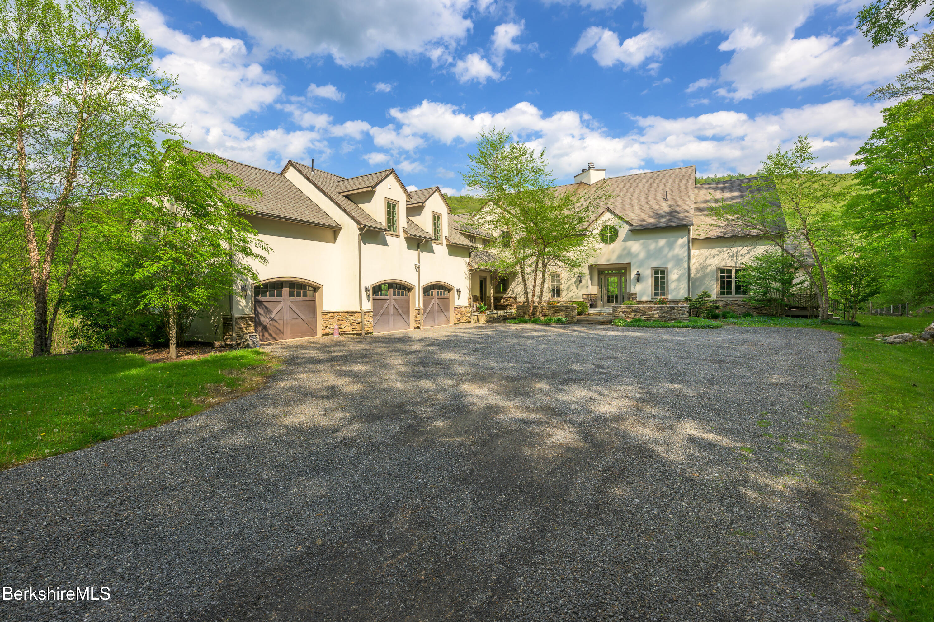 83 Maple Hill Rd