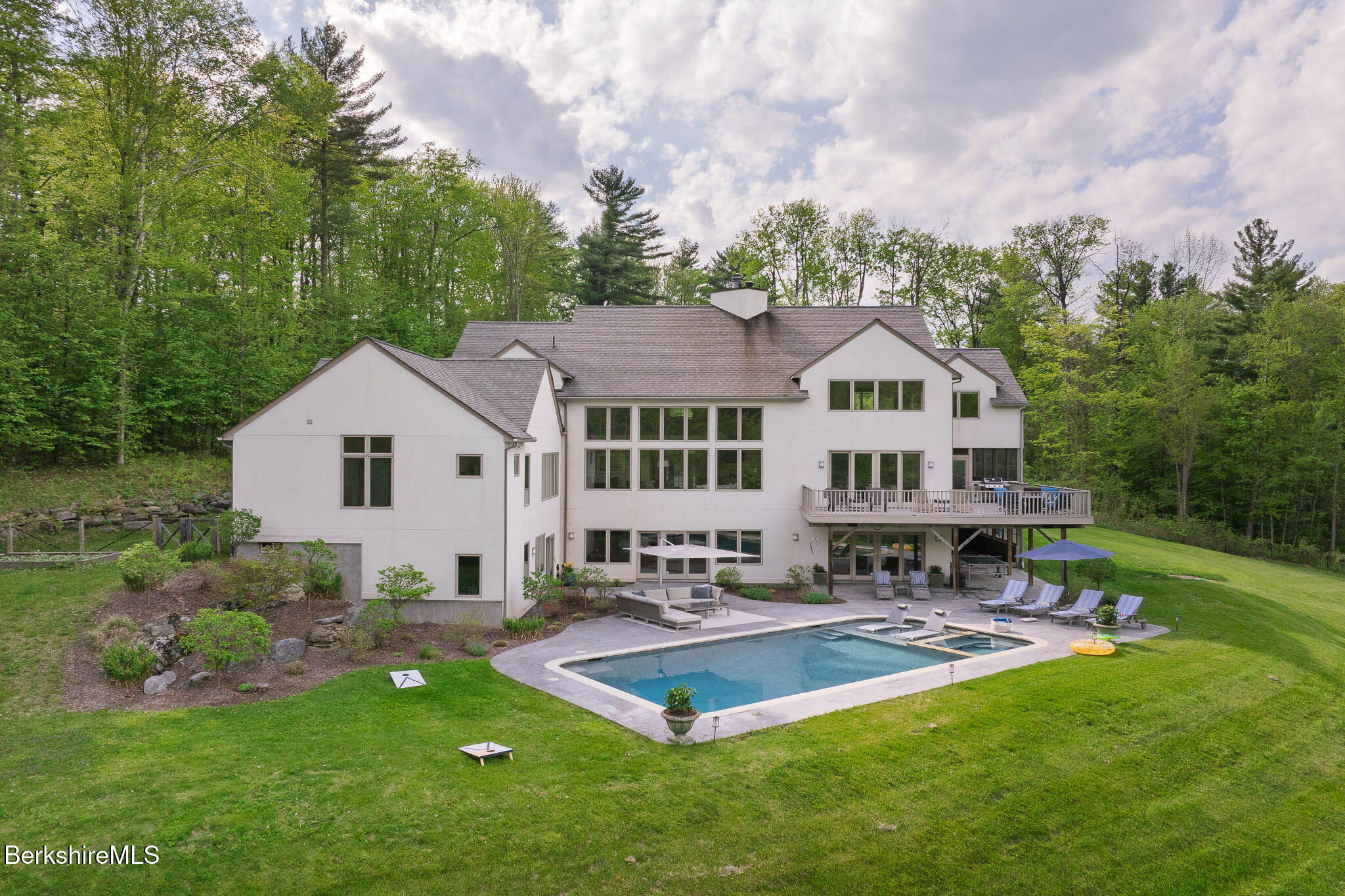 83 Maple Hill Rd