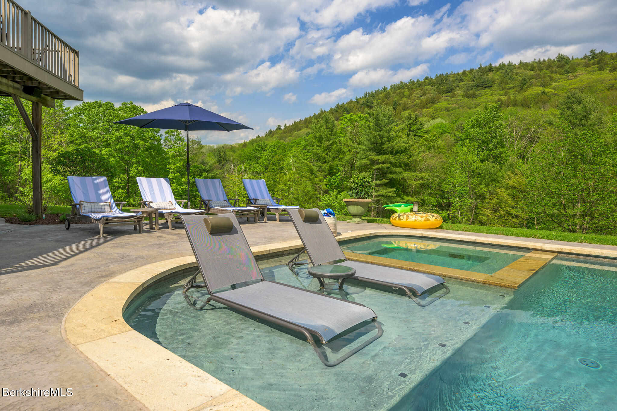 83 Maple Hill Rd
