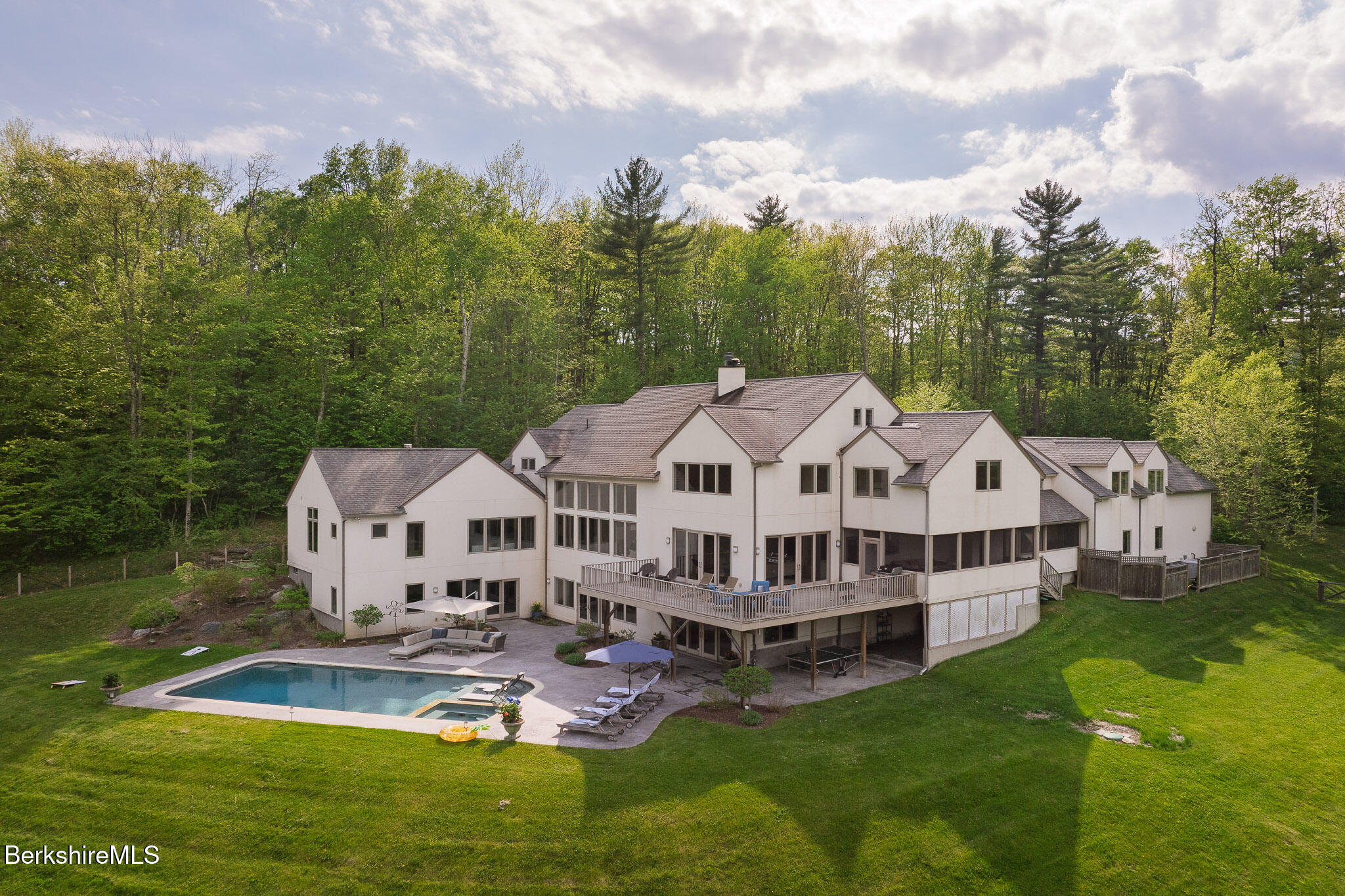 83 Maple Hill Rd